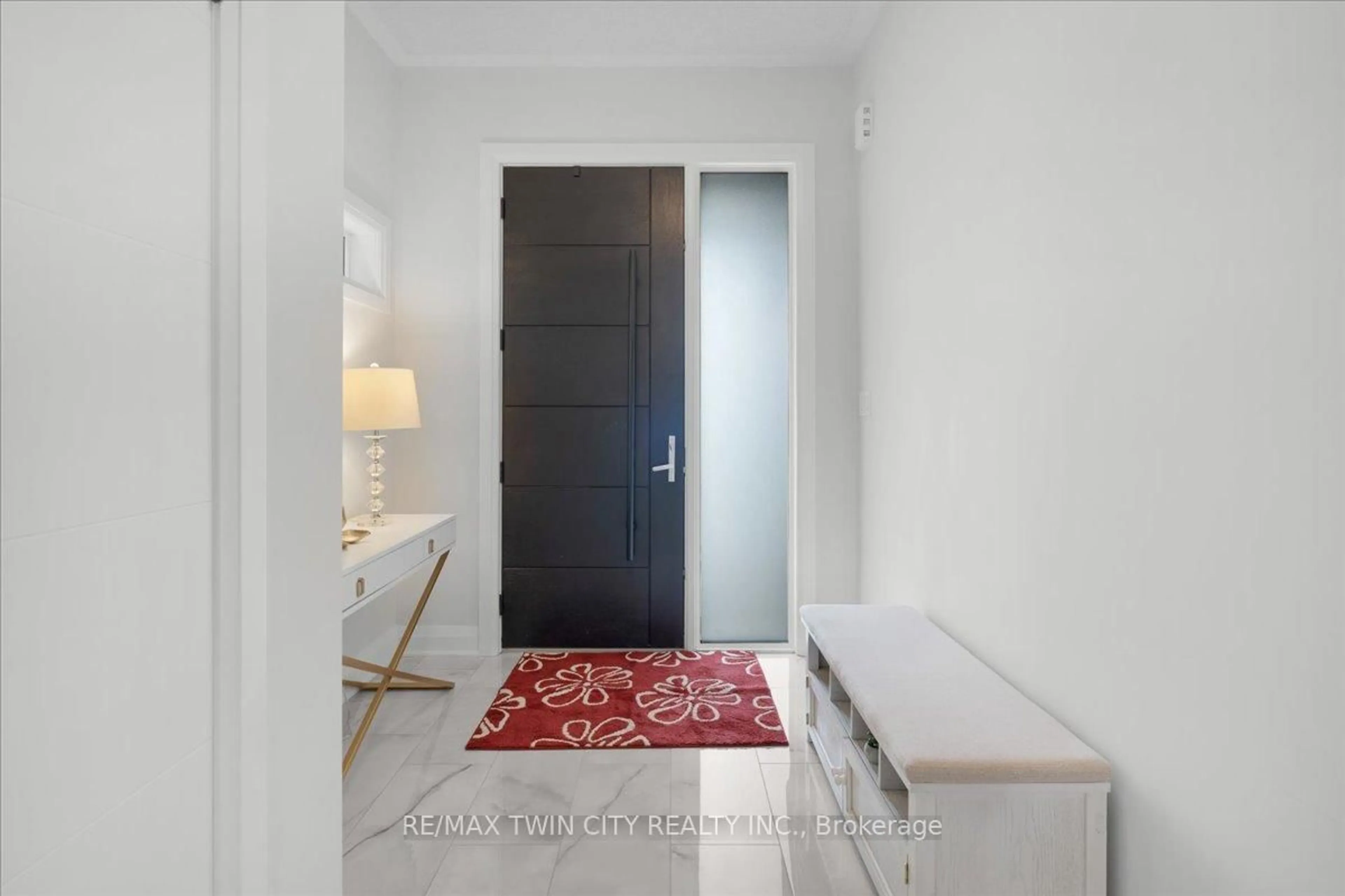 Indoor entryway for 657 Benninger Dr, Kitchener Ontario N2E 0J2
