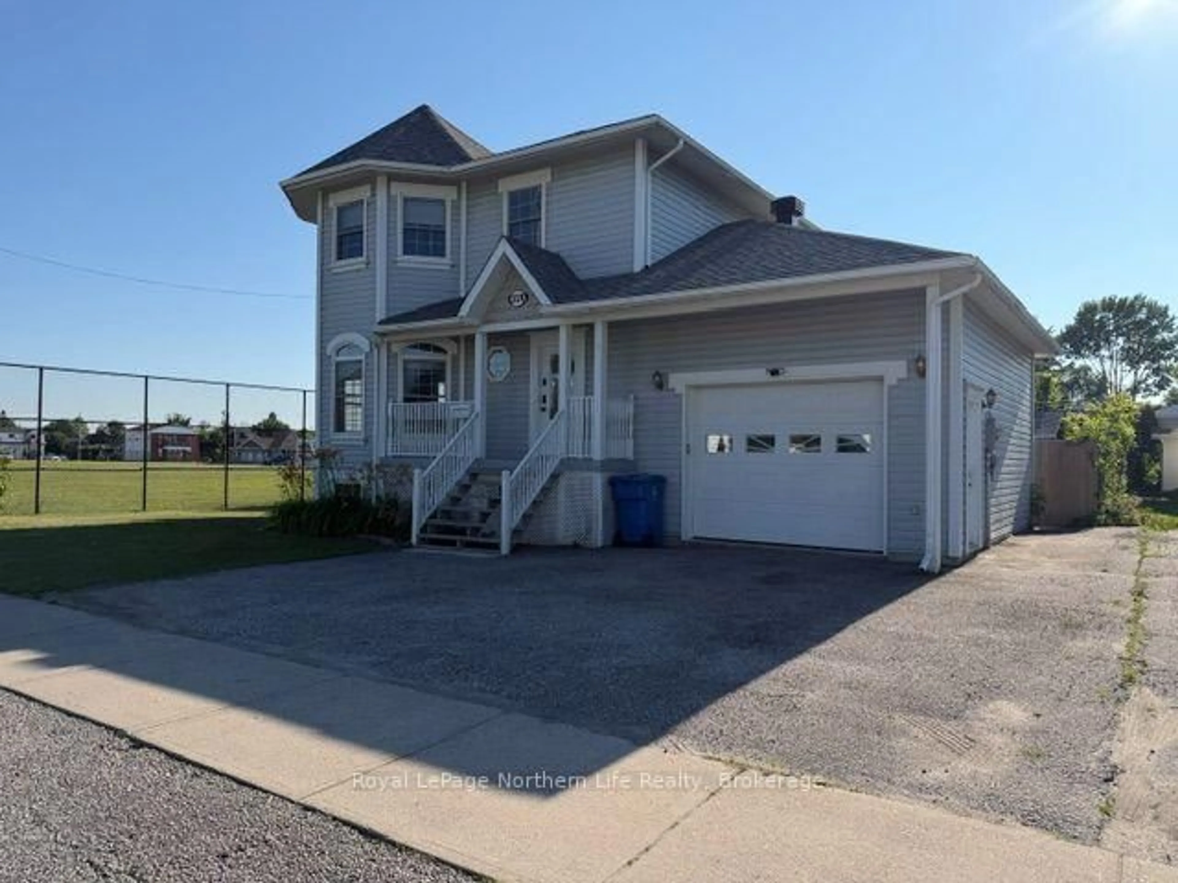 Home with vinyl exterior material, unknown for 129 Parker St, West Nipissing Ontario P2B 1K9