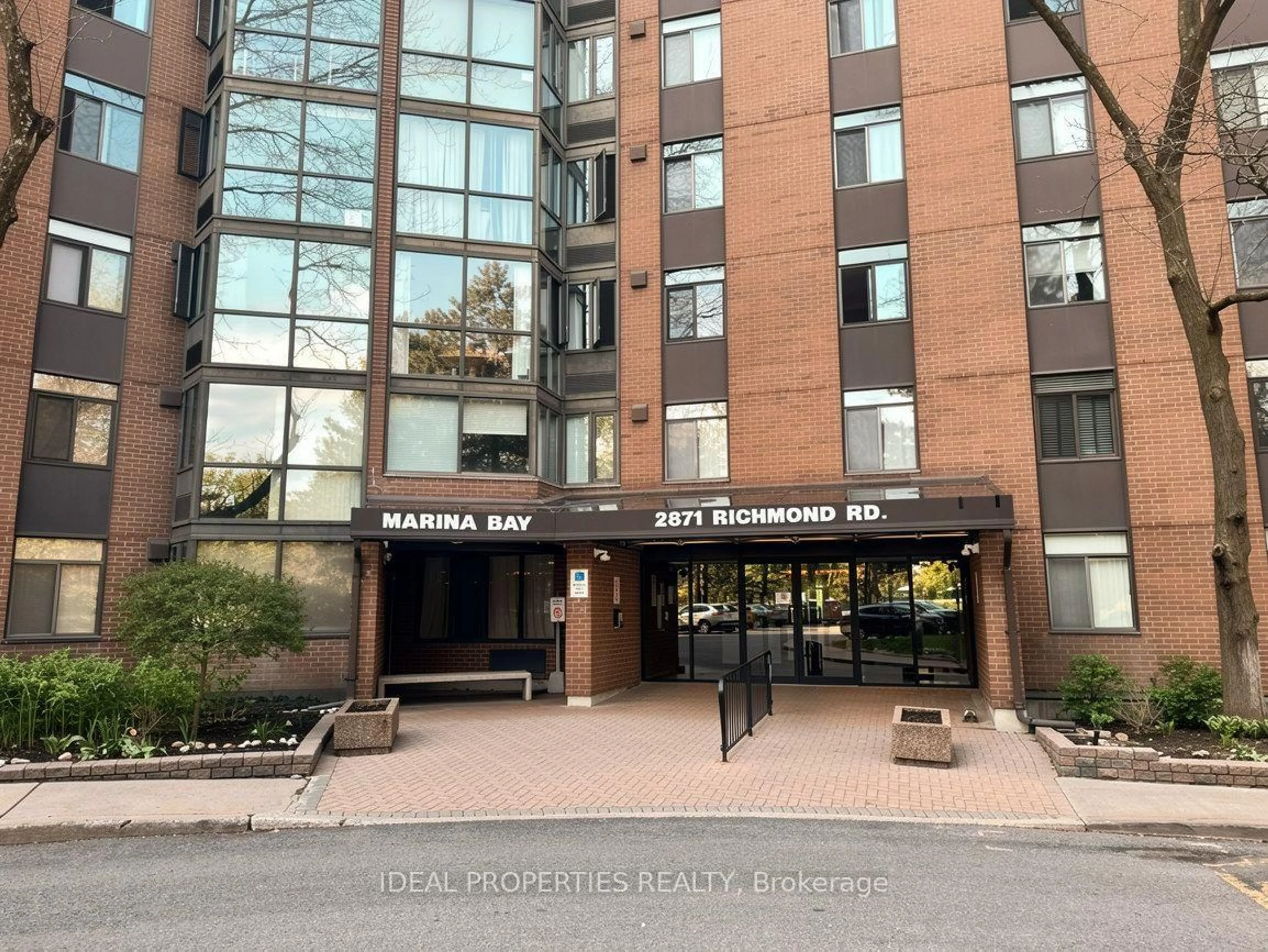 Indoor foyer for 2871 Richmond Rd #1213, Ottawa Ontario K2B 8M5
