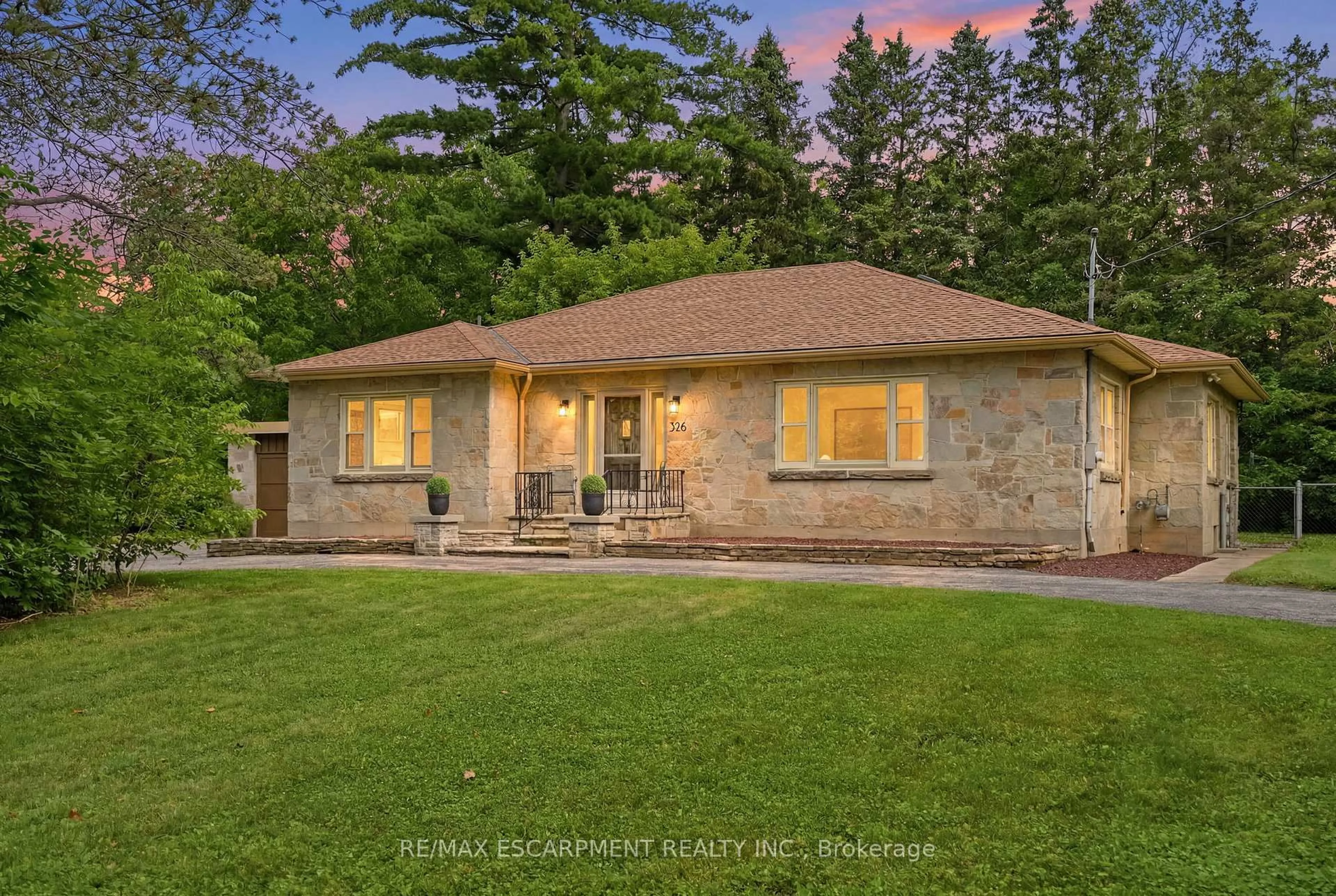 Unknown for 326 Old Brock Rd, Hamilton Ontario L9H 5H6