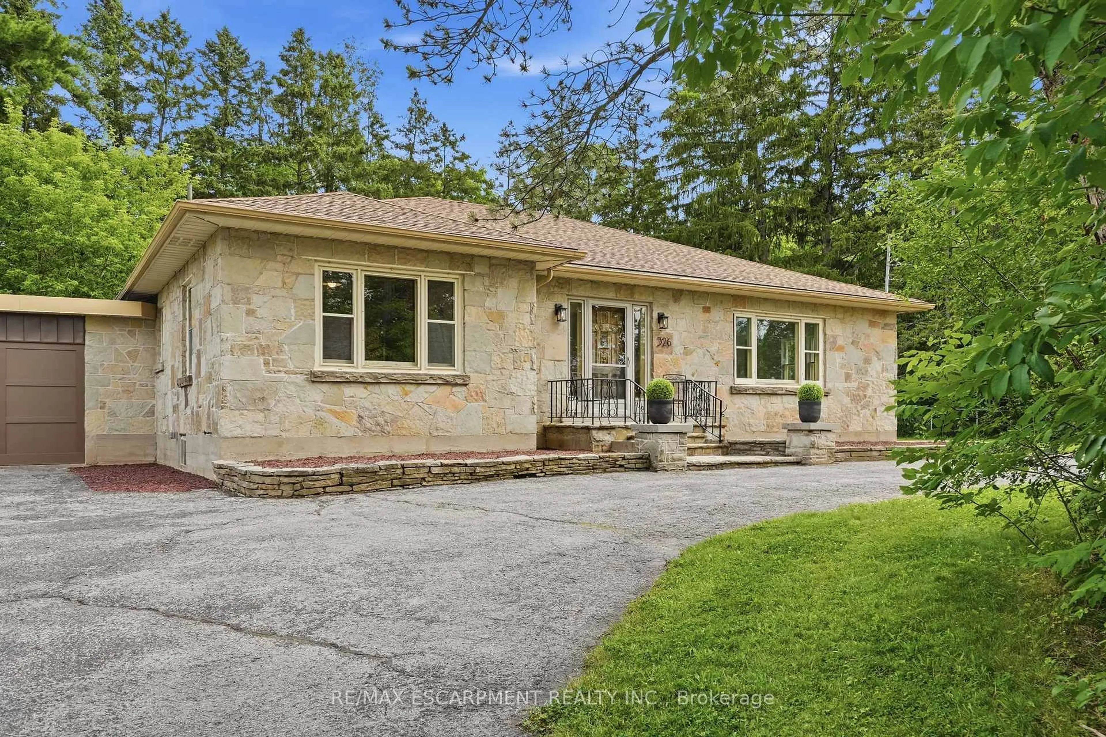 Unknown for 326 Old Brock Rd, Hamilton Ontario L9H 5H6