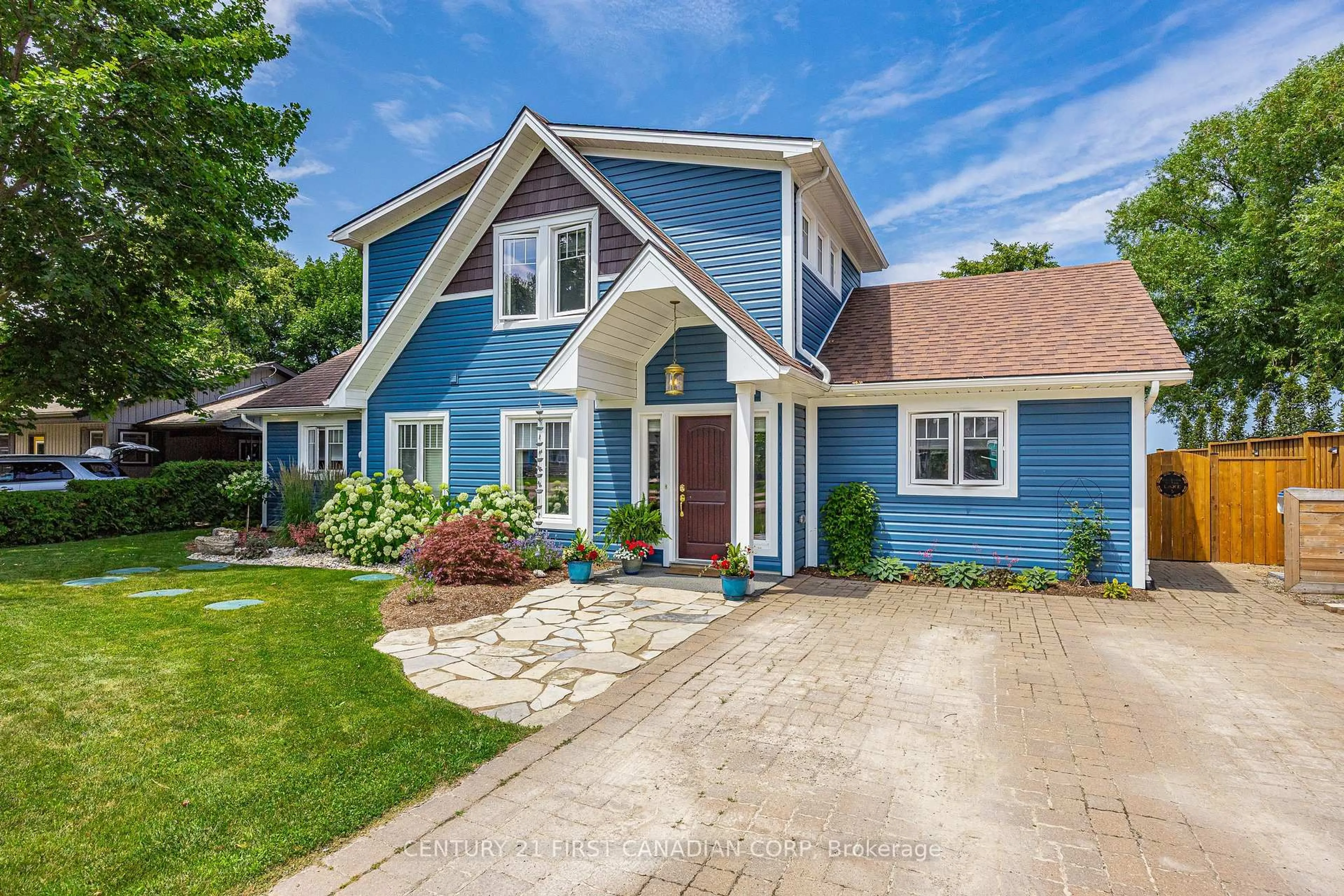 Home with vinyl exterior material, street for 71257 Elizabeth St, Bluewater Ontario N0M 1N0