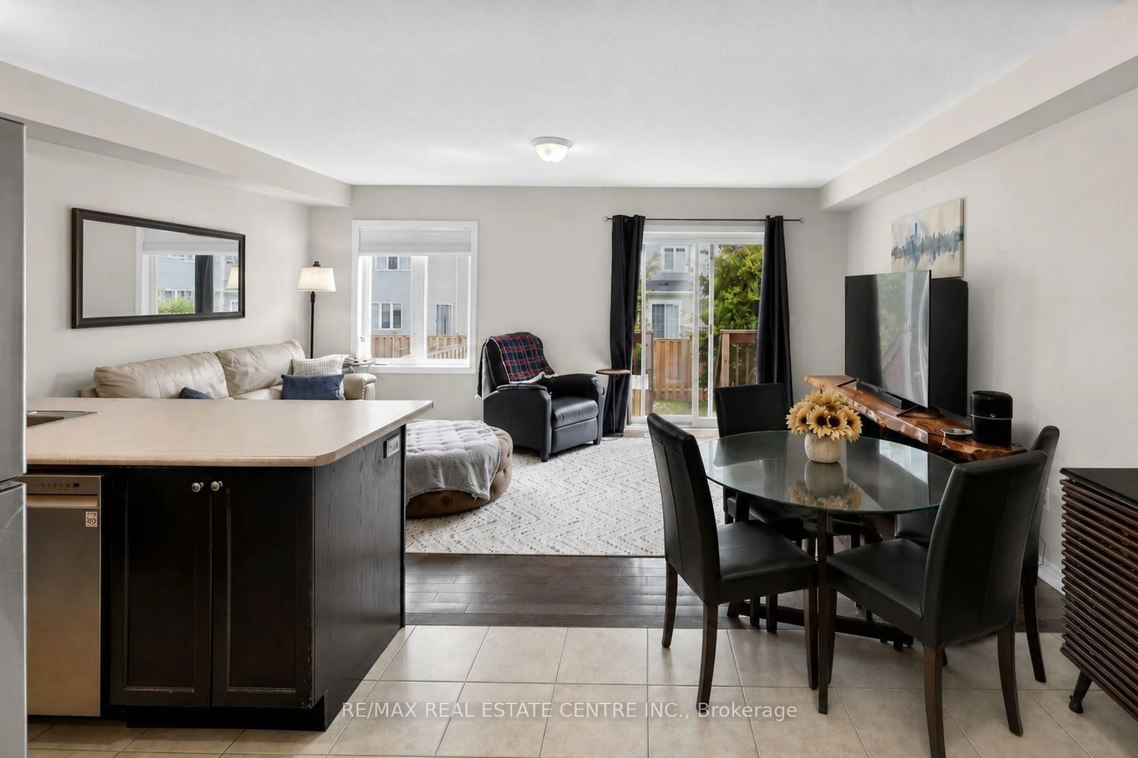 Living room with furniture, unknown for 941 Cook Cres, Shelburne Ontario L9V 3V2