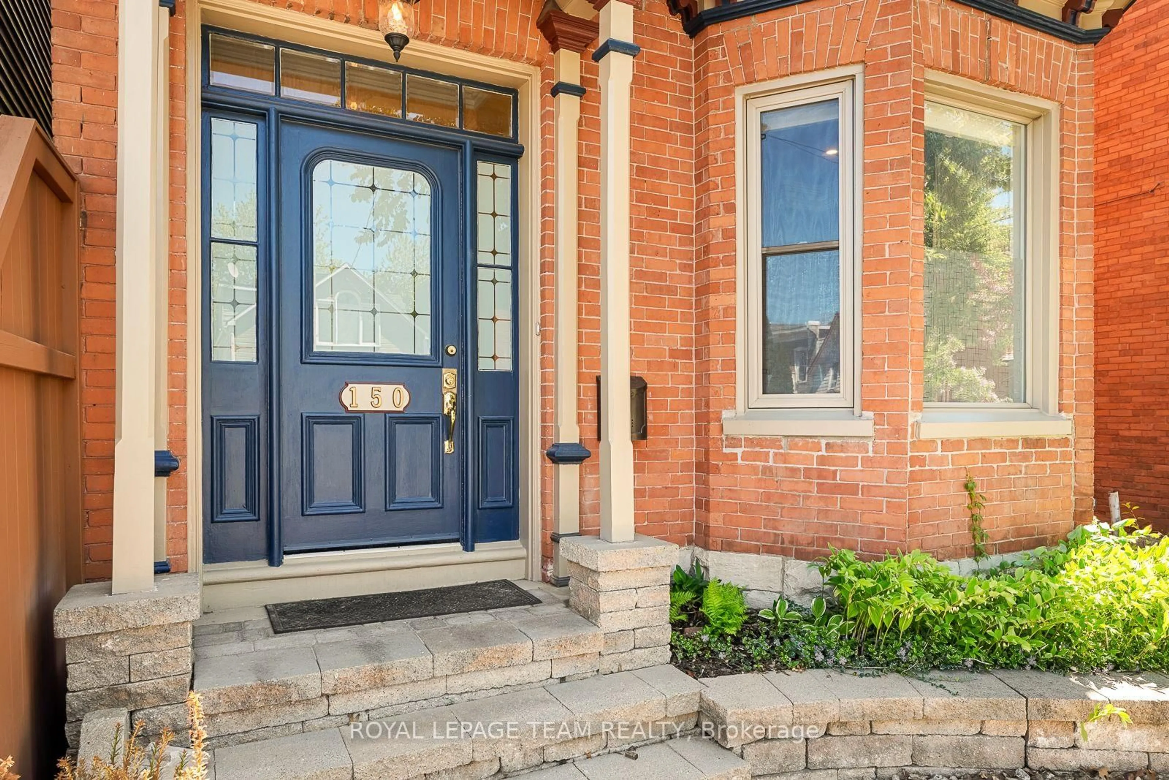 Home with brick exterior material, street for 150 Guigues Ave, Ottawa Ontario K1N 5H9
