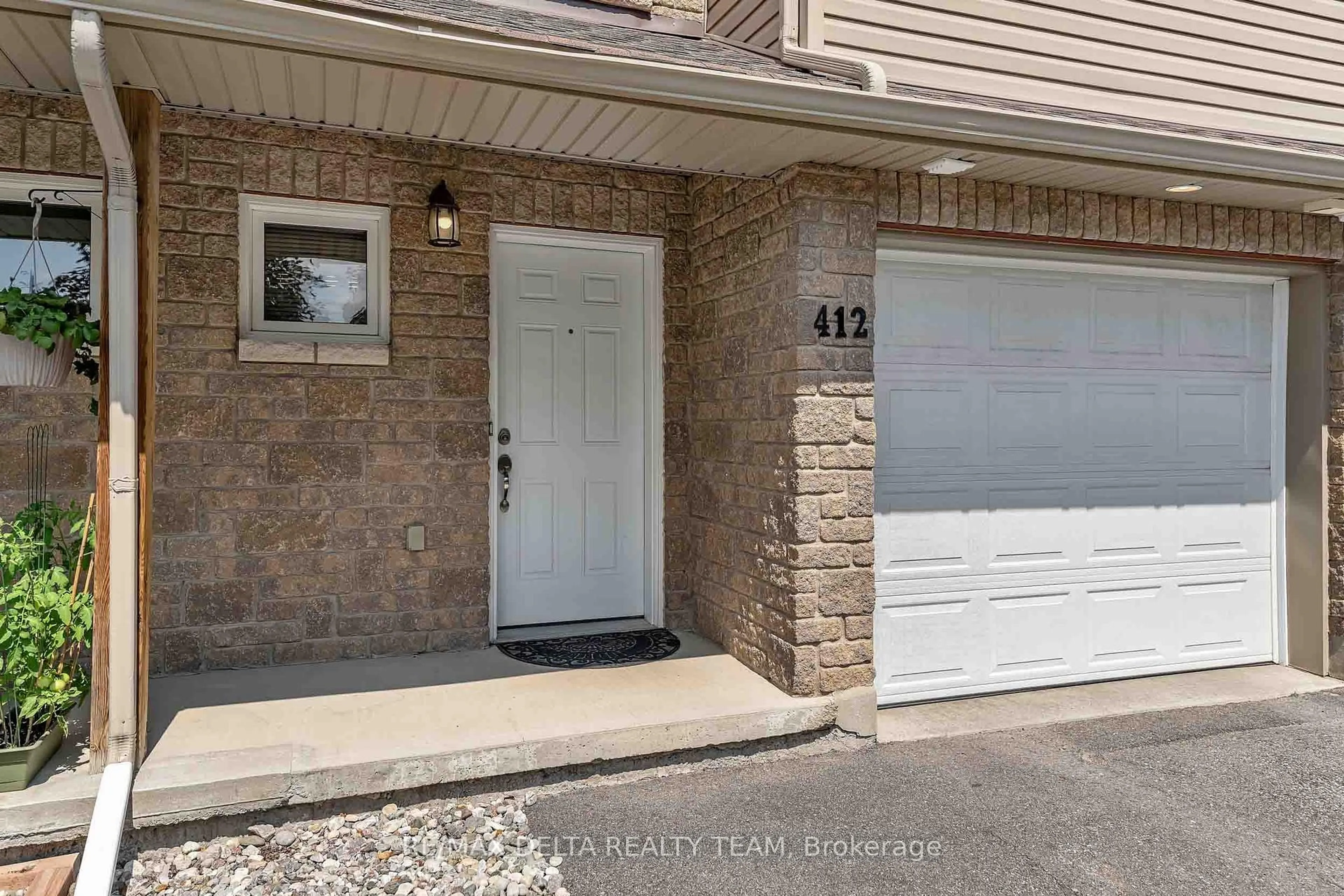 Indoor entryway for 412 VAN BUREN St, North Grenville Ontario K0G 1J0