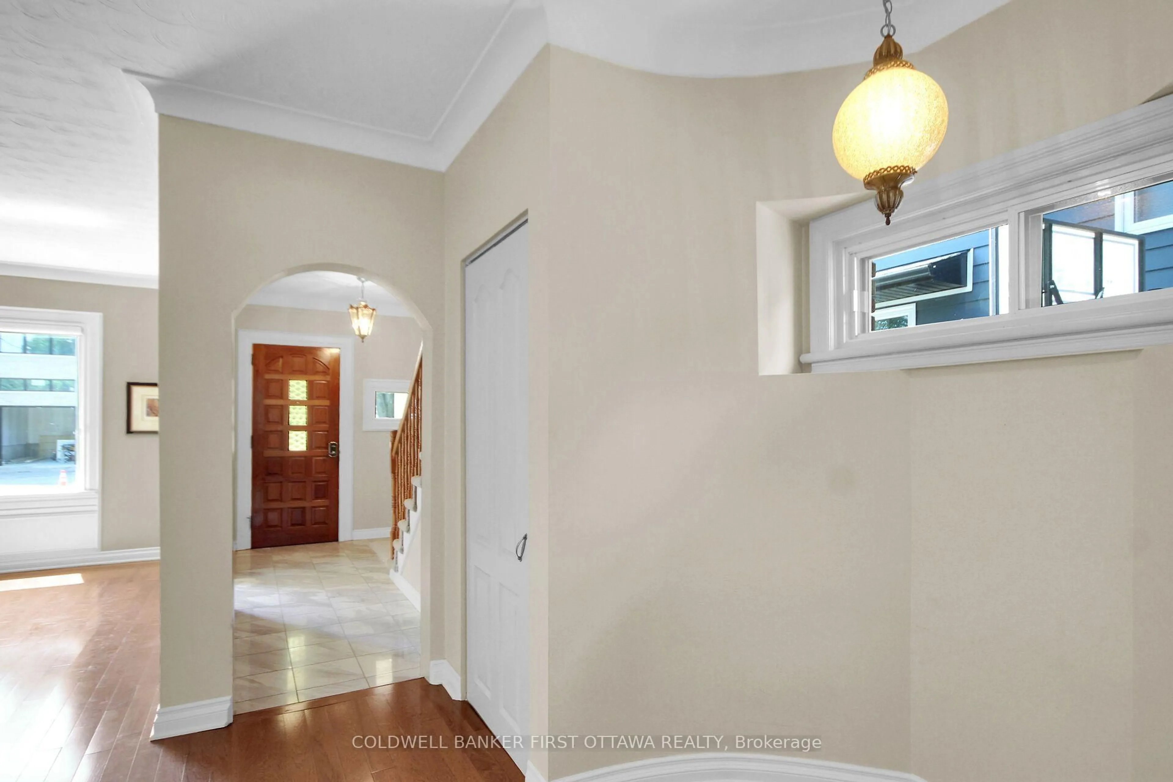 Indoor foyer for 167 Faraday St, Ottawa Ontario K1Y 3M5