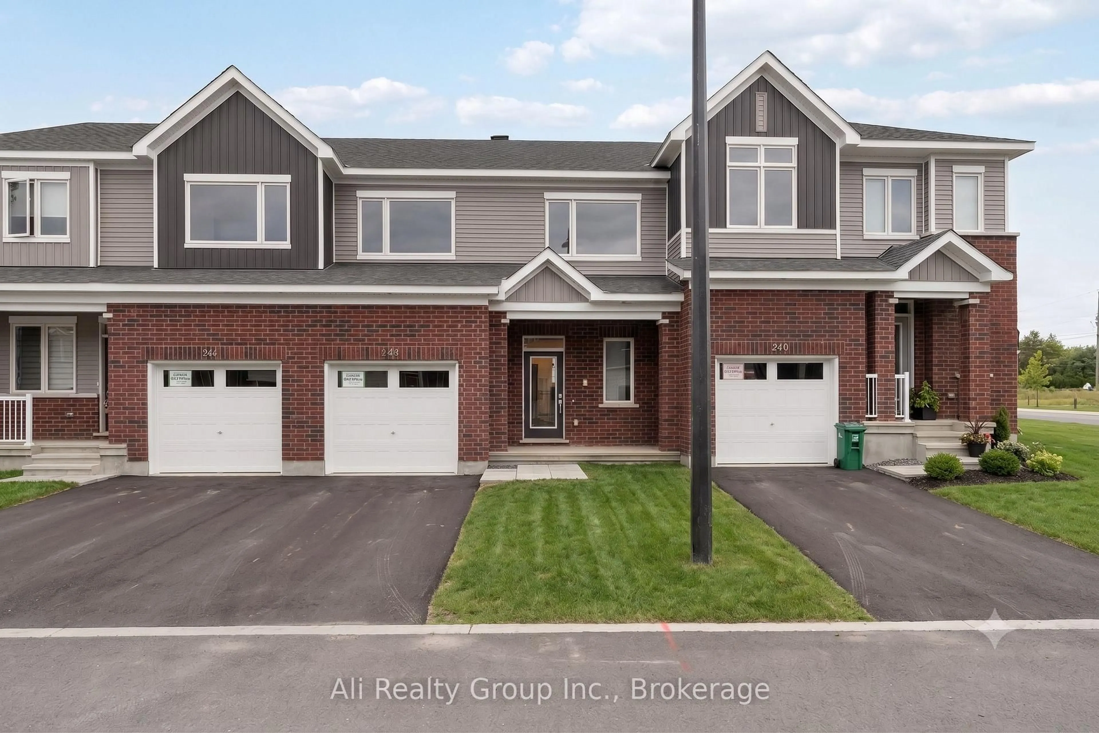 Unknown for 242 FALSETTO St, Ottawa Ontario K1W 0S2