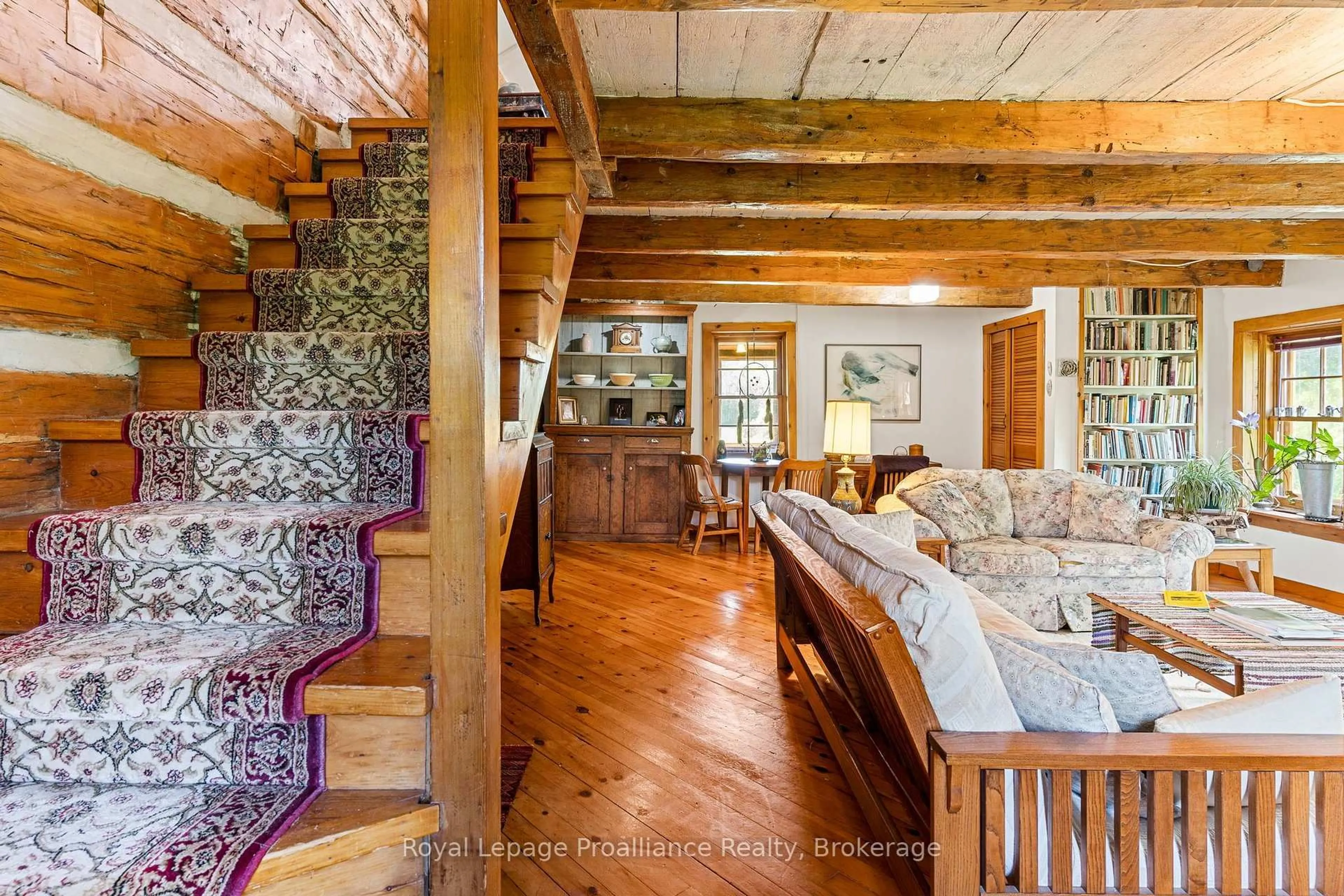 trreb/IMG-X13540616_0d86cc42-ce28-4076-b1e6-e410f29475ba-l.jpg