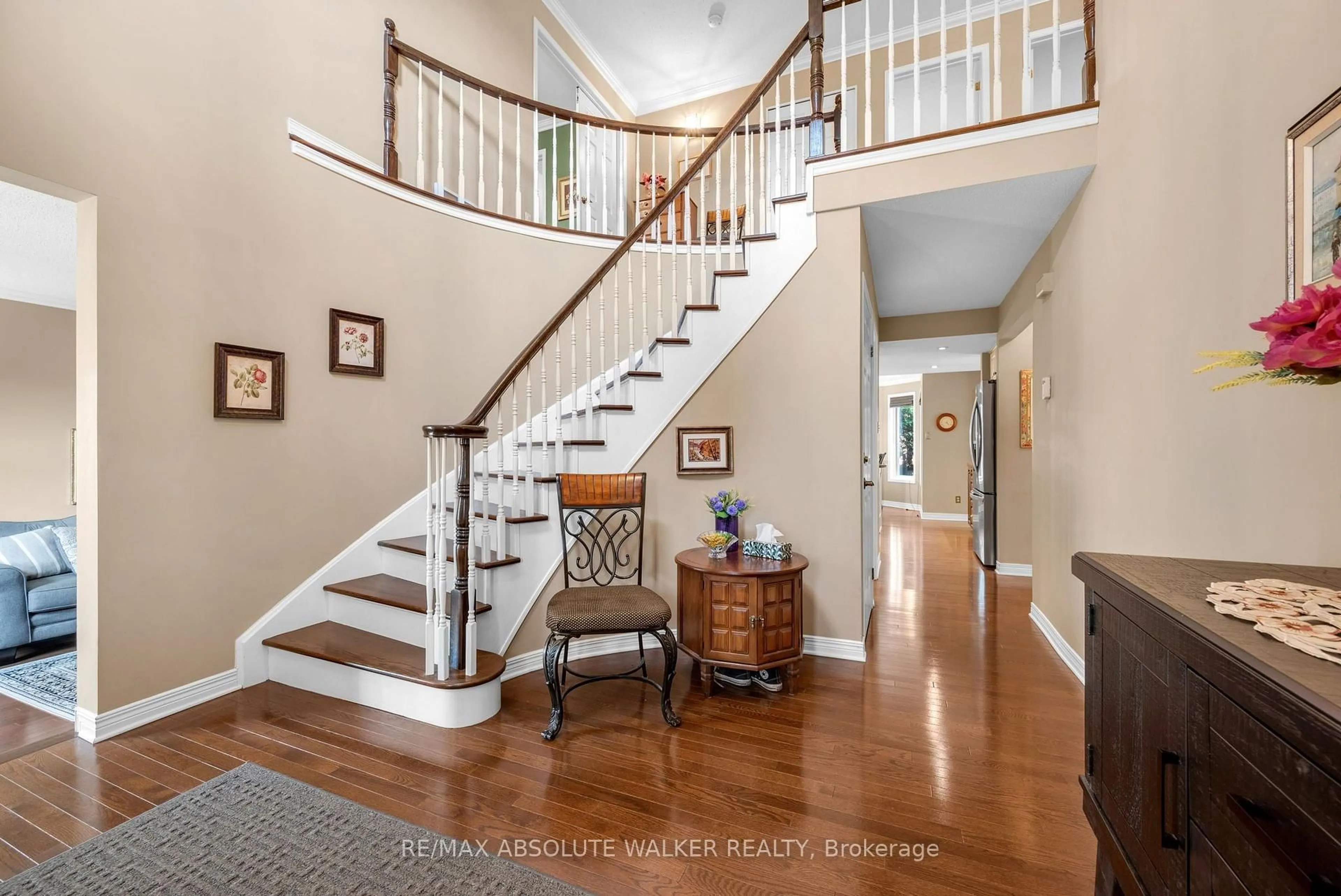 Indoor entryway for 30 Elderwood Tr, Ottawa Ontario K2S 1C9