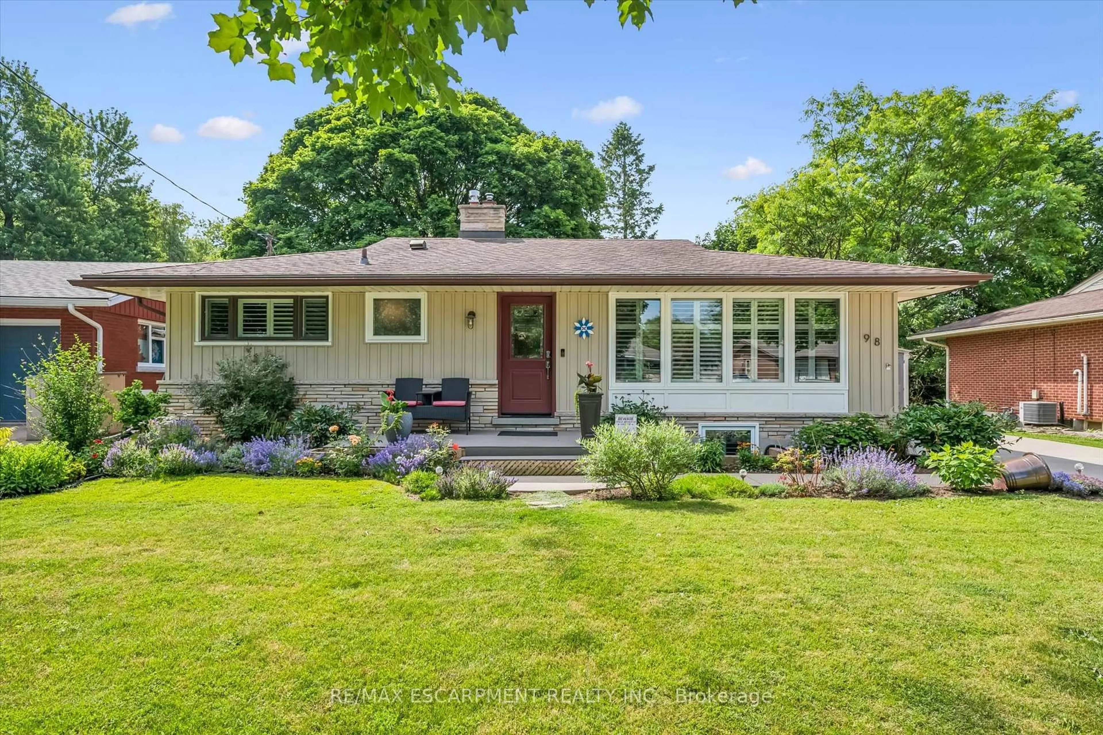 Home with vinyl exterior material, street for 98 Stonybrook Dr, Kitchener Ontario N2M 4L7