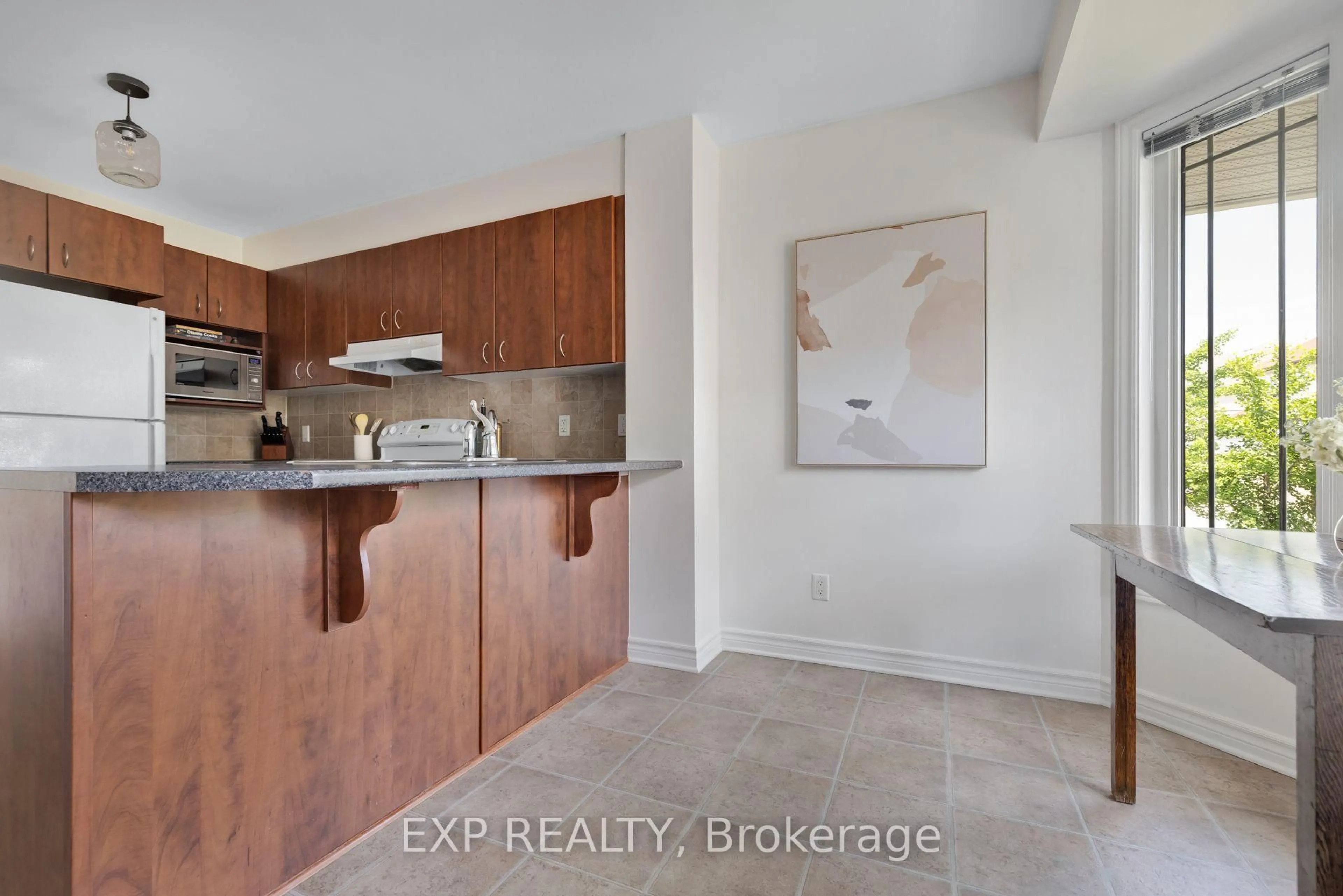 Unknown for 132 PASEO Private, Ottawa Ontario K2G 4N7