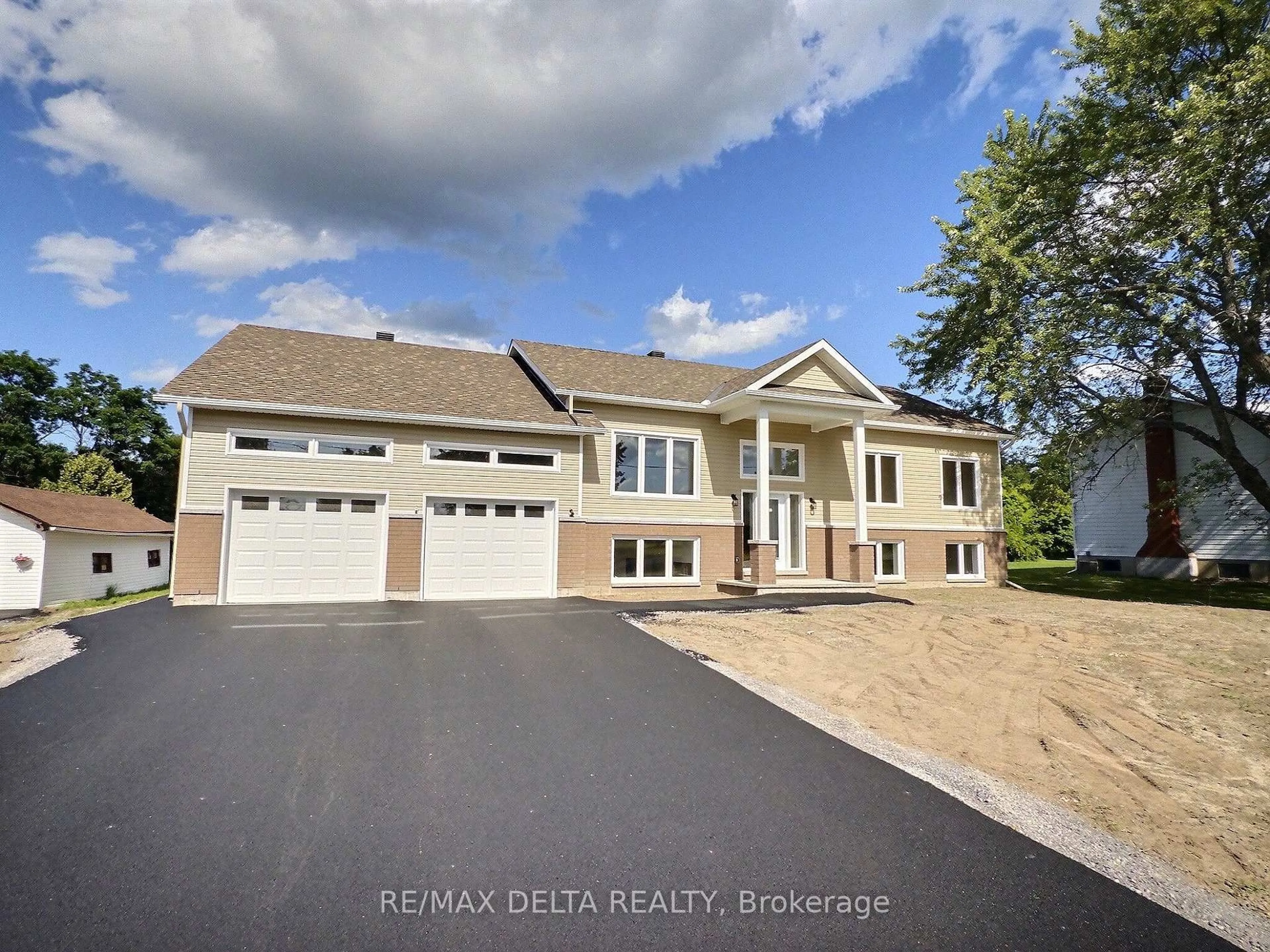 Home with brick exterior material, unknown for 1025 Quigley Hill Rd, Orleans Ontario K4C 1H2