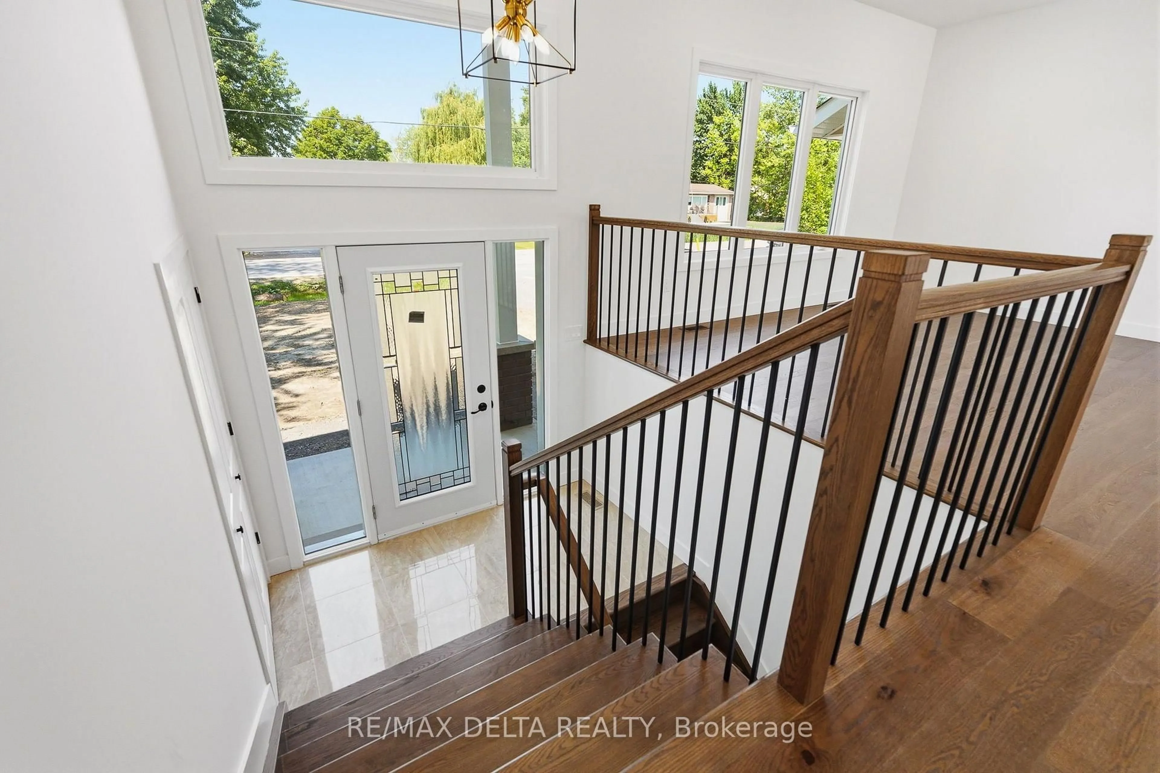 Indoor entryway for 1025 Quigley Hill Rd, Orleans Ontario K4C 1H2