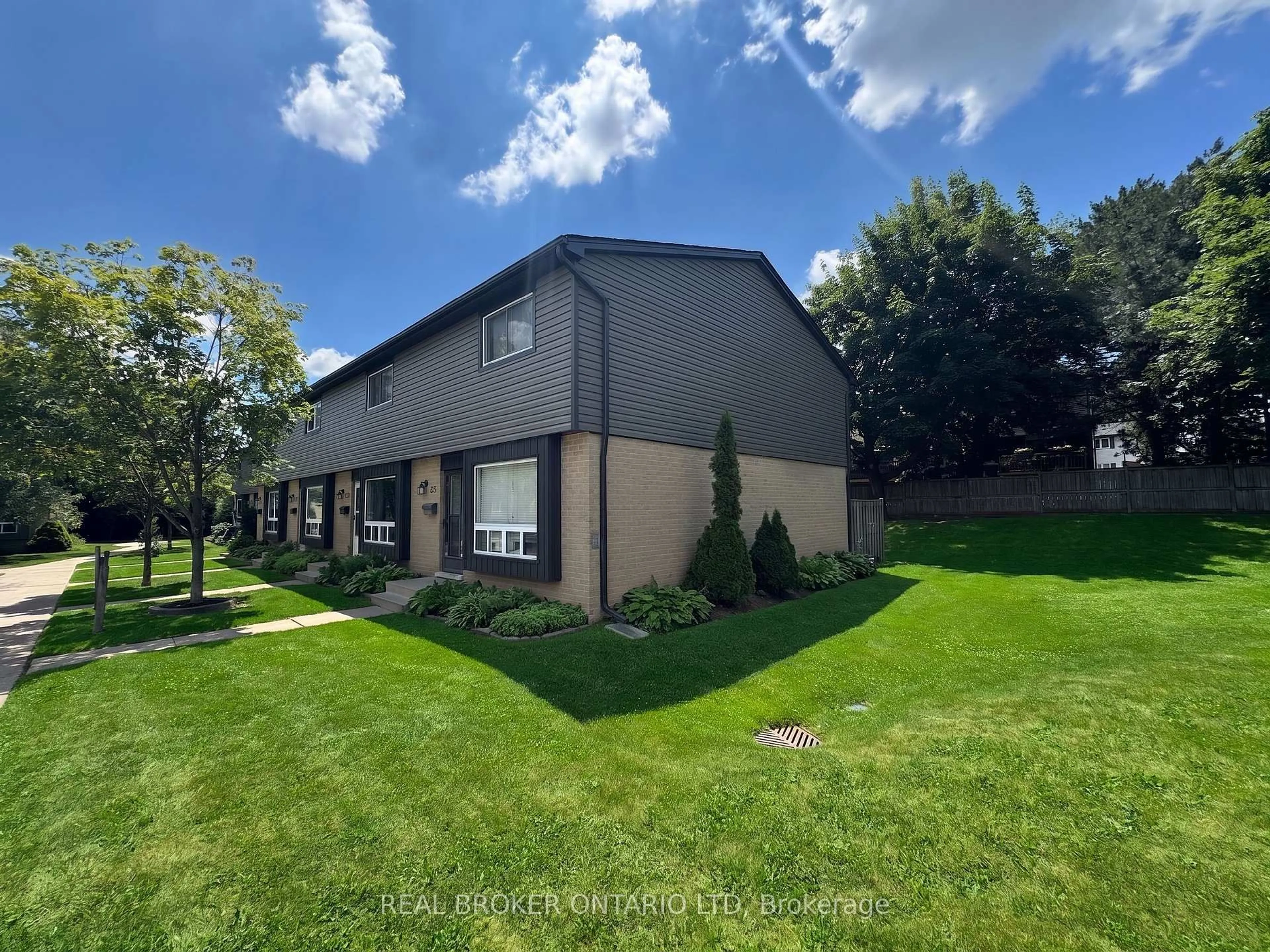A pic from outside/outdoor area/front of a property/back of a property/a pic from drone, unknown for 475 Sandringham Cres #25, London South Ontario N6C 5B9