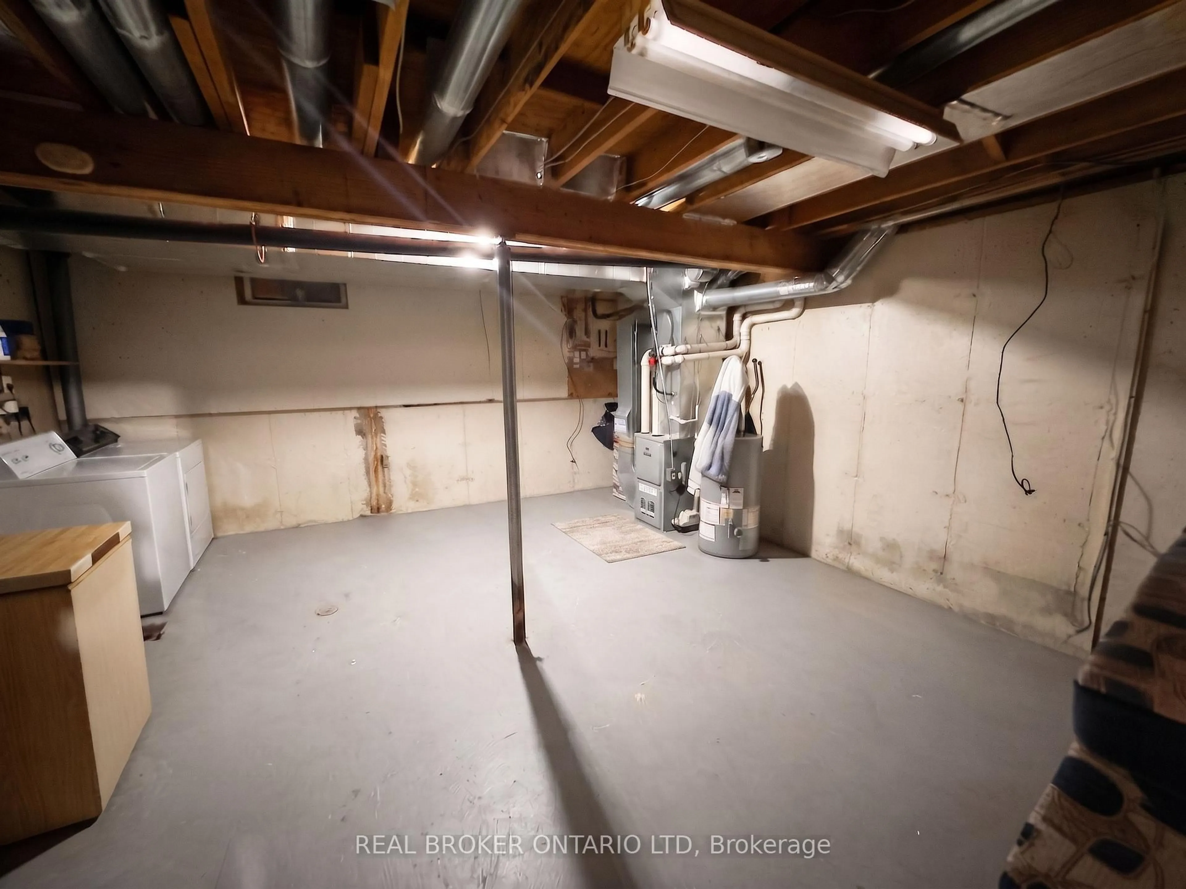 A pic of a room for 475 Sandringham Cres #25, London South Ontario N6C 5B9