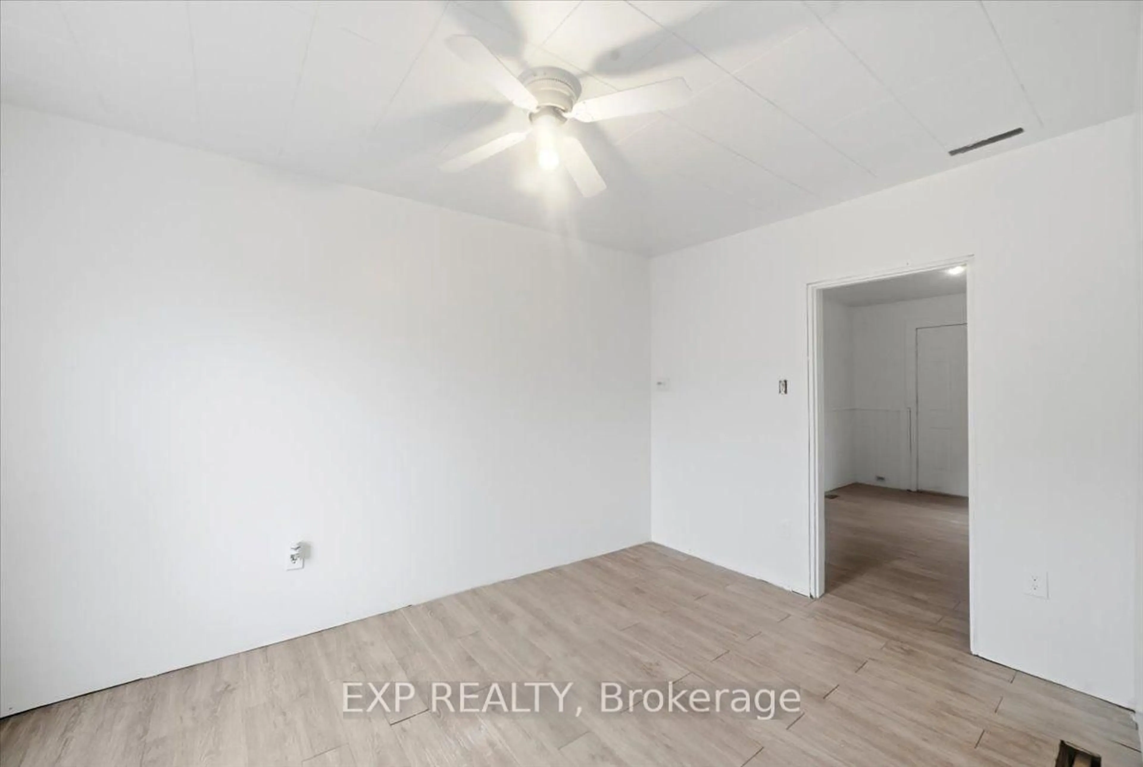 A pic of a room for 25 Albemarle St, Hamilton Ontario L8L 7G5