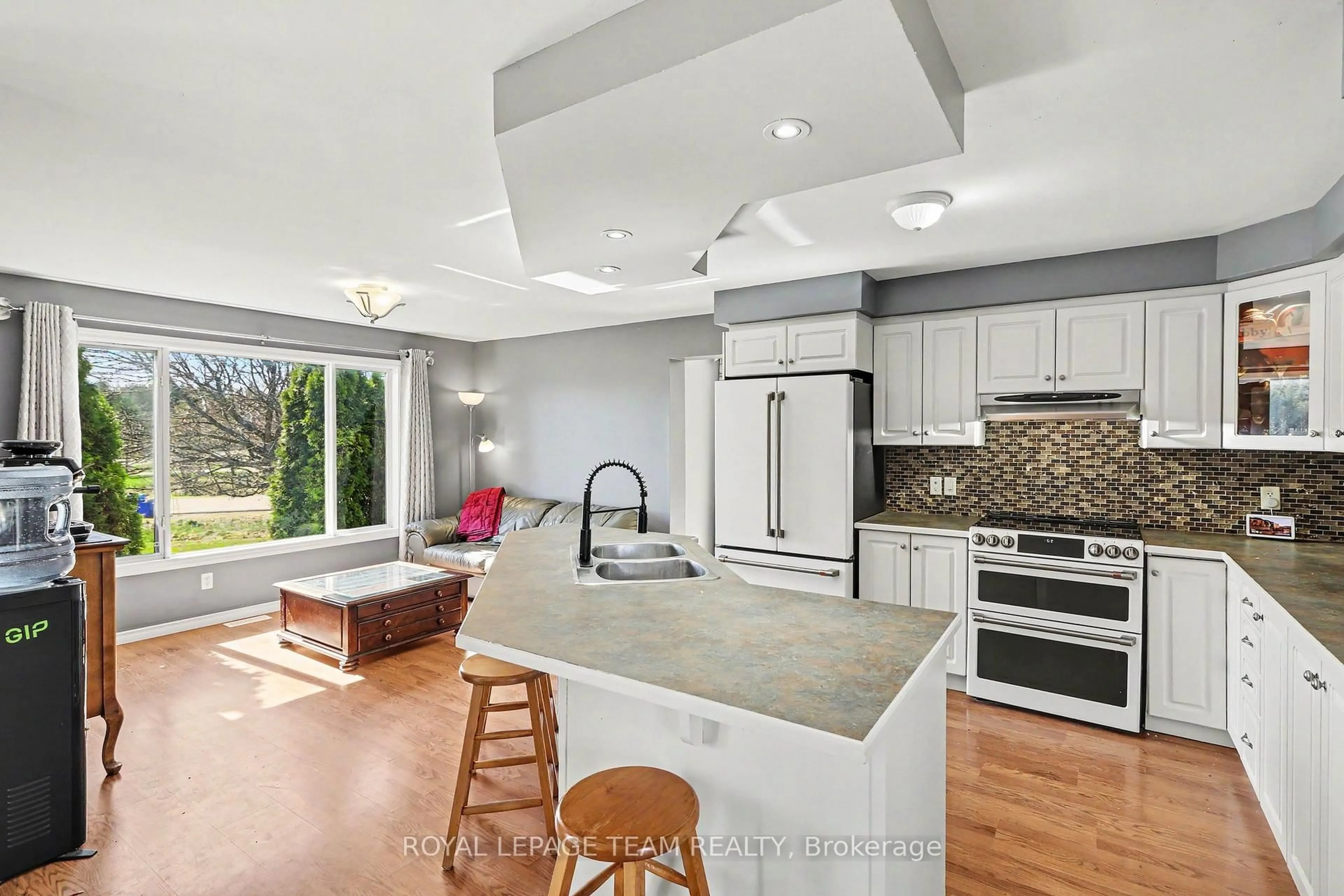 Open concept kitchen, ceramic/tile floor for 4038 Calbrent Way, Osgoode Ontario K0A 2W0