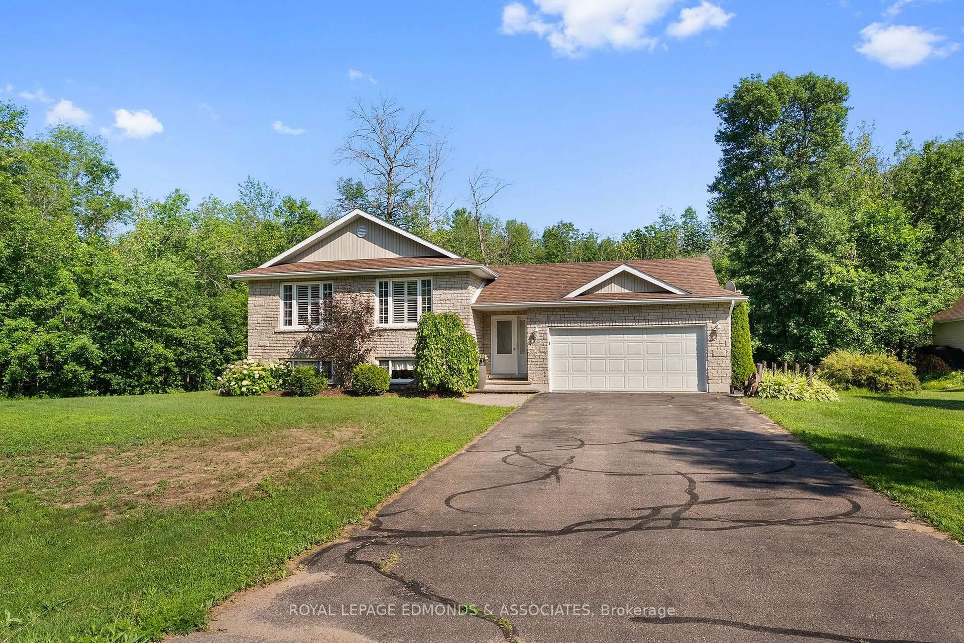 A pic from outside/outdoor area/front of a property/back of a property/a pic from drone, street for 36 Fern Rd, Pembroke Ontario K8A 6W2