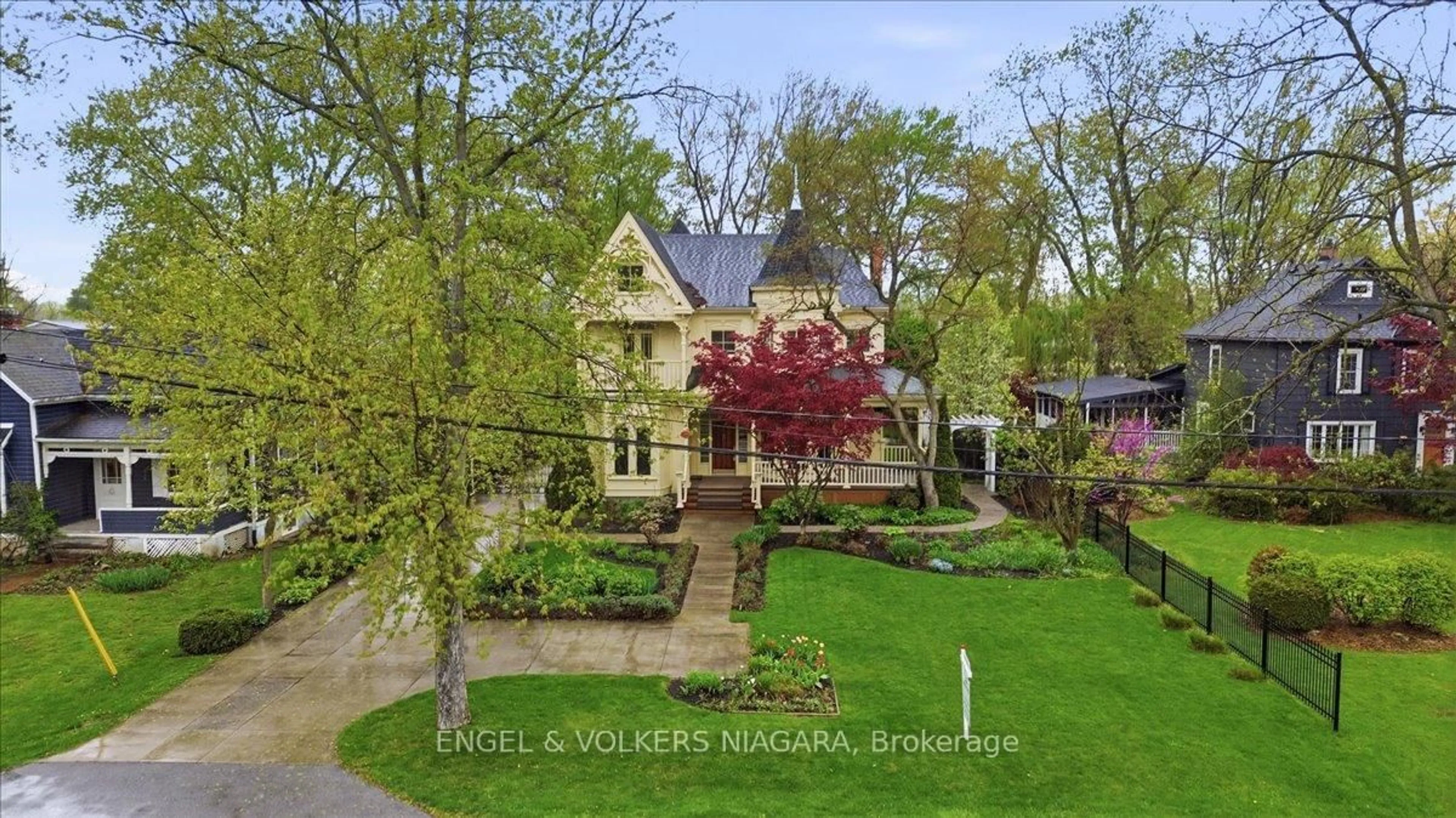 A pic from outside/outdoor area/front of a property/back of a property/a pic from drone, street for 14650 Niagara Pkwy, Niagara-on-the-Lake Ontario L0S 1J0