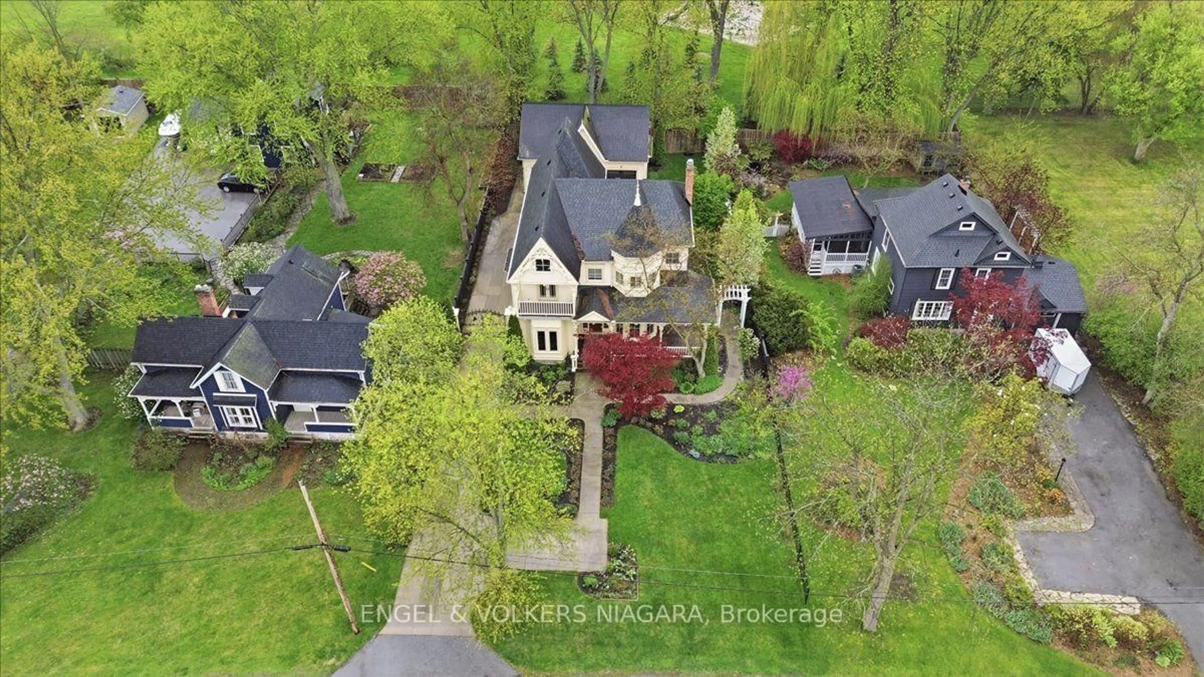 A pic from outside/outdoor area/front of a property/back of a property/a pic from drone, street for 14650 Niagara Pkwy, Niagara-on-the-Lake Ontario L0S 1J0