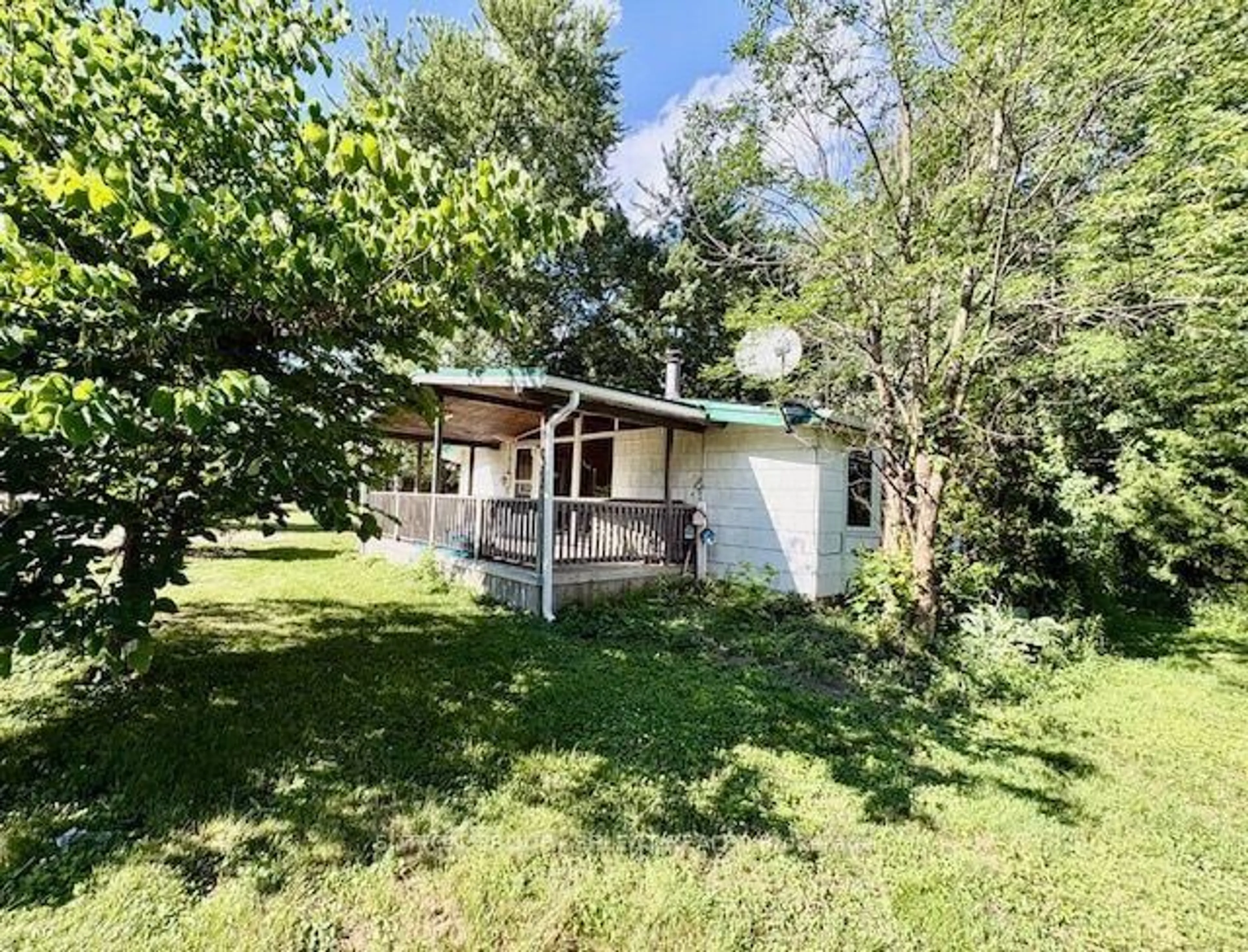 A pic from outside/outdoor area/front of a property/back of a property/a pic from drone, unknown for 21060 Riverview Dr, Thames Centre Ontario N0M 2P0