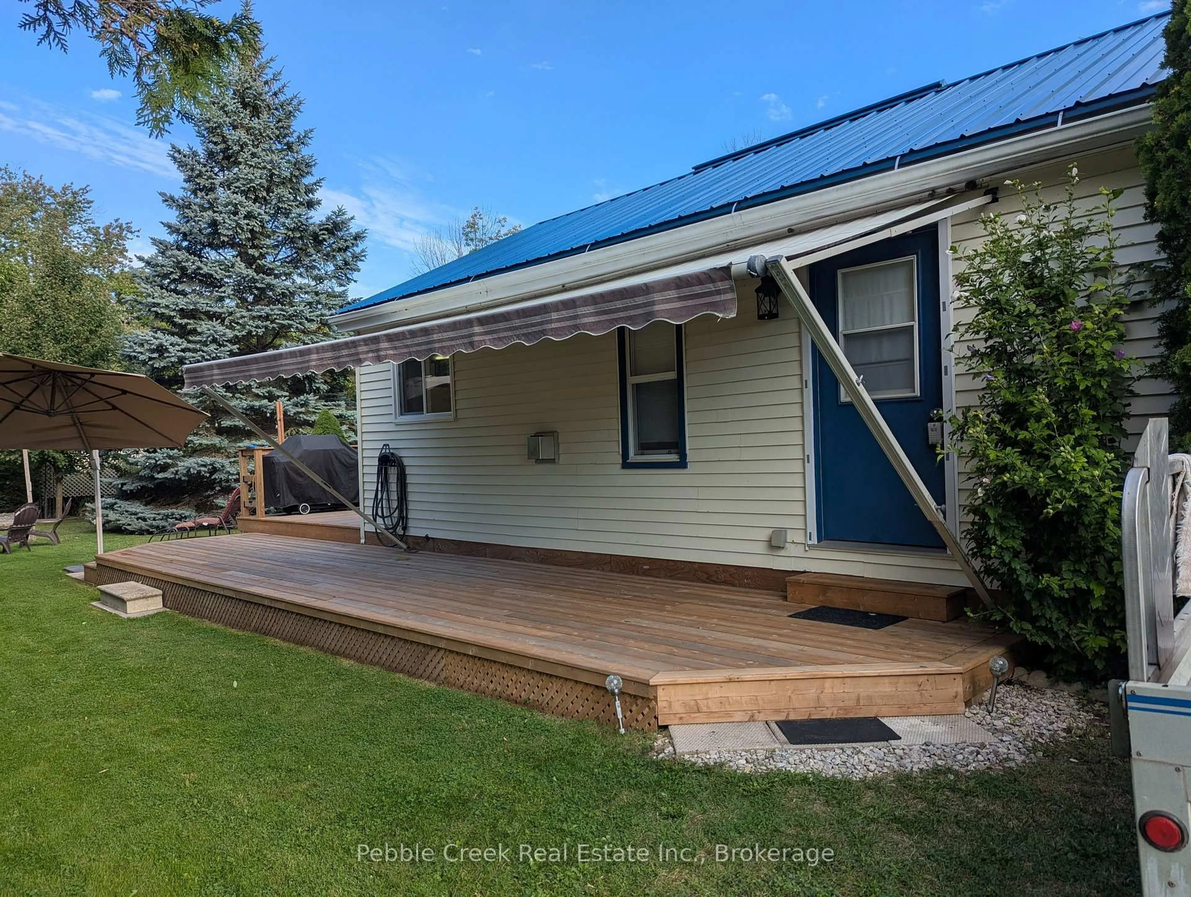 Home with vinyl exterior material, street for 6 Park Rd, Central Huron Ontario N7A 3X8