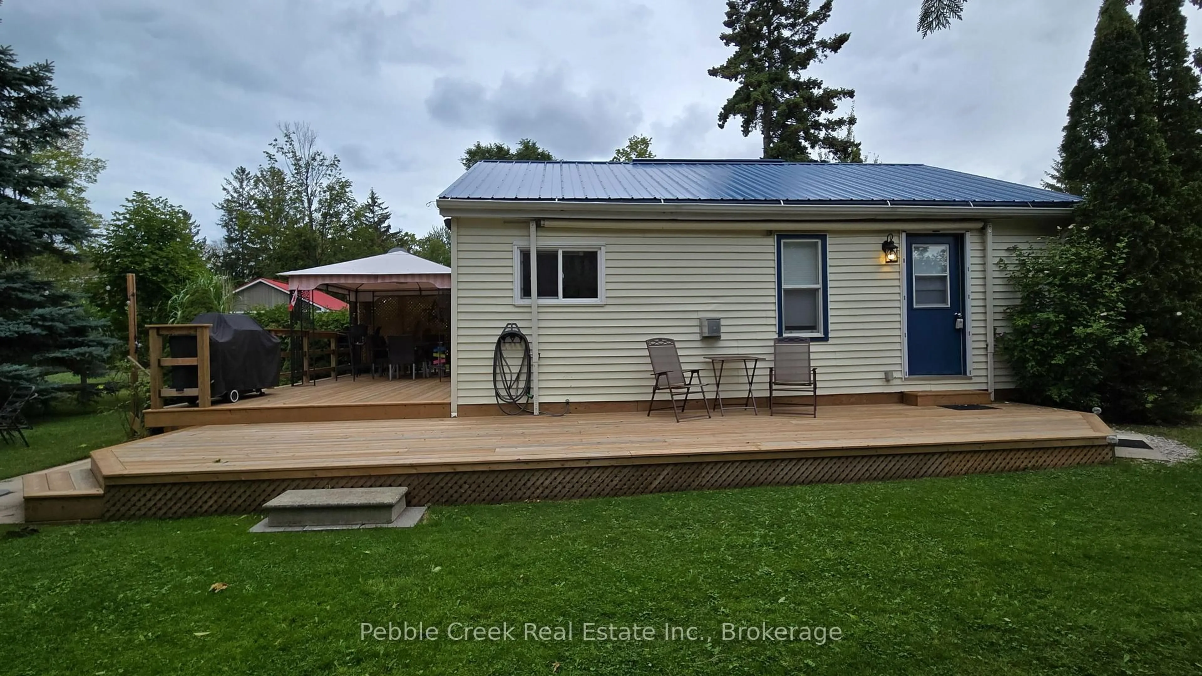 A pic from outside/outdoor area/front of a property/back of a property/a pic from drone, street for 6 Park Rd, Central Huron Ontario N7A 3X8