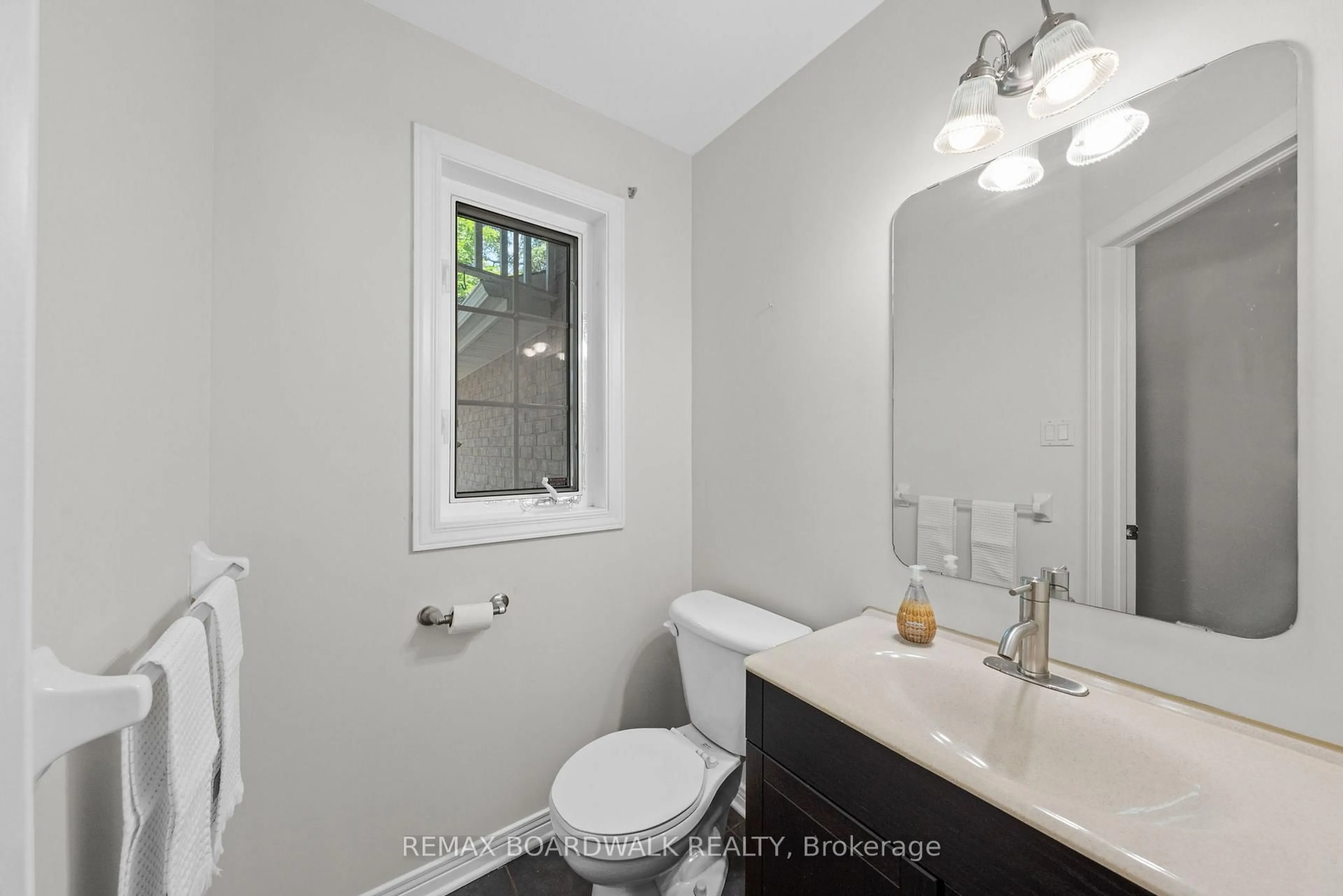 Standard bathroom, ceramic/tile floor for 50 Gray Cres, Ottawa Ontario K2K 3L2
