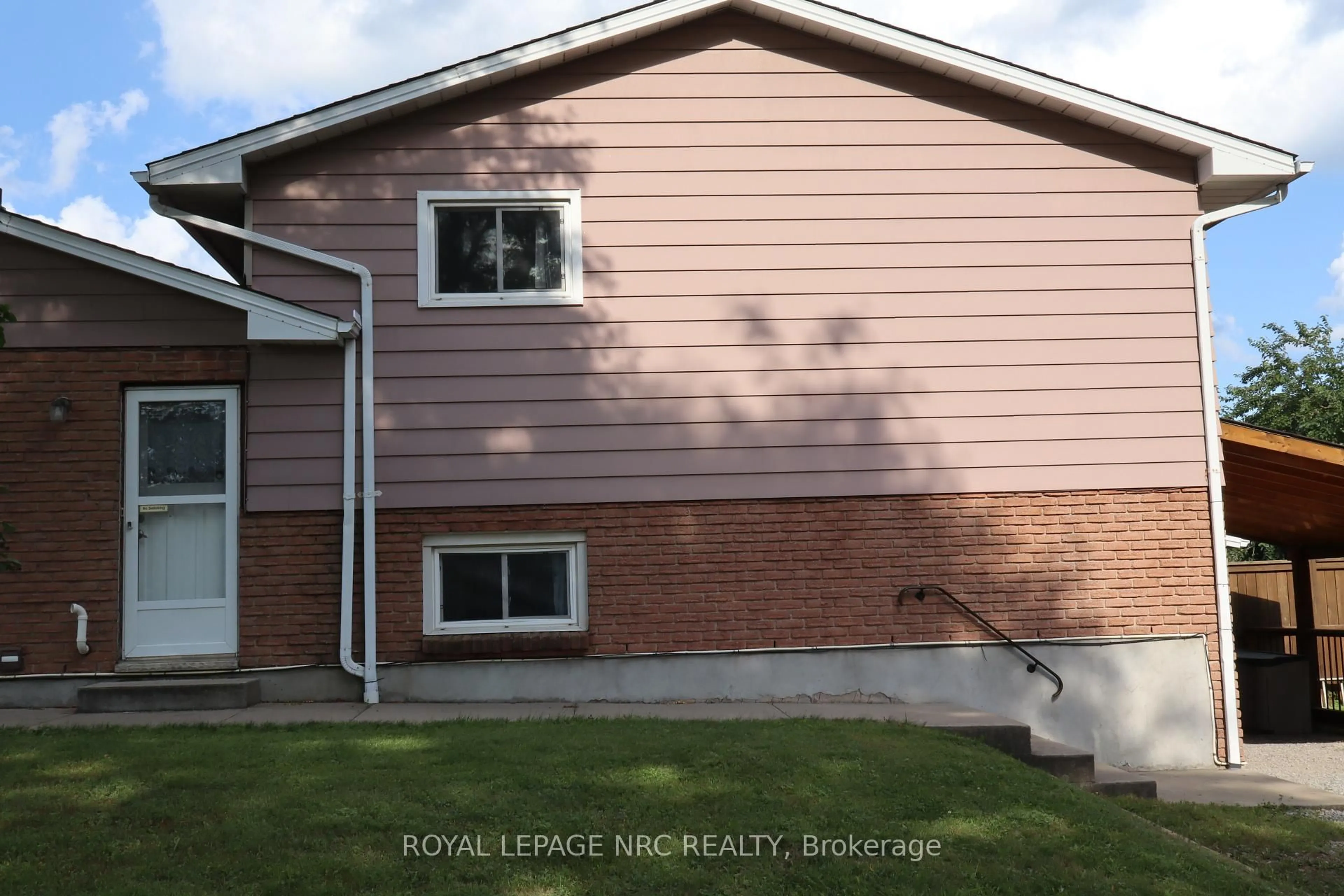Home with vinyl exterior material, street for 6694 Cropp St, Niagara Falls Ontario L2E 7B3