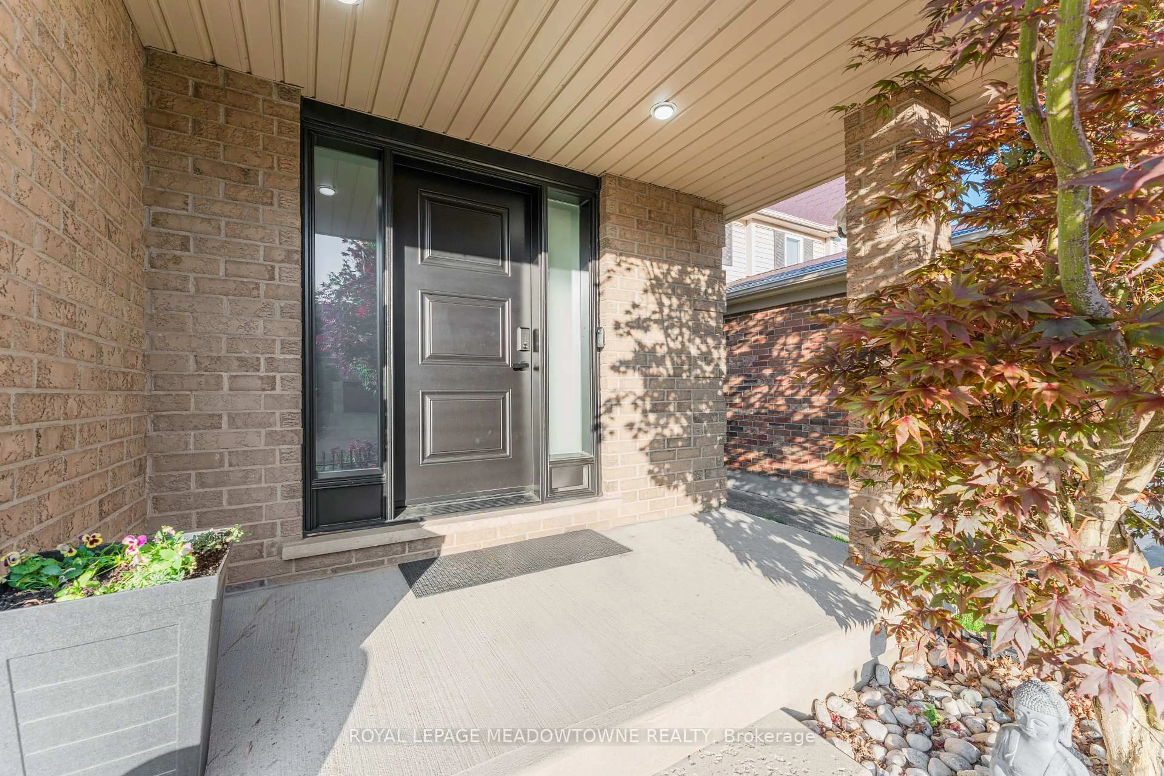 Indoor entryway for 71 Mcfarlane Dr, Cambridge Ontario N3C 4L7