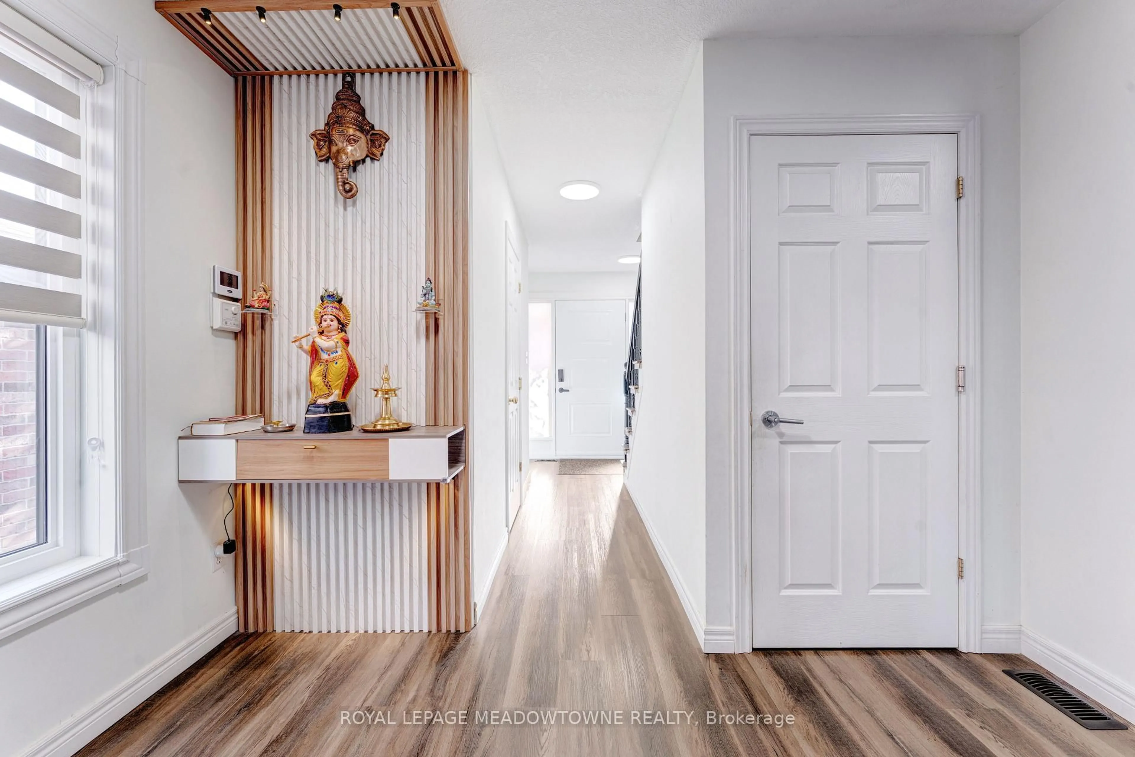 Indoor entryway for 71 Mcfarlane Dr, Cambridge Ontario N3C 4L7