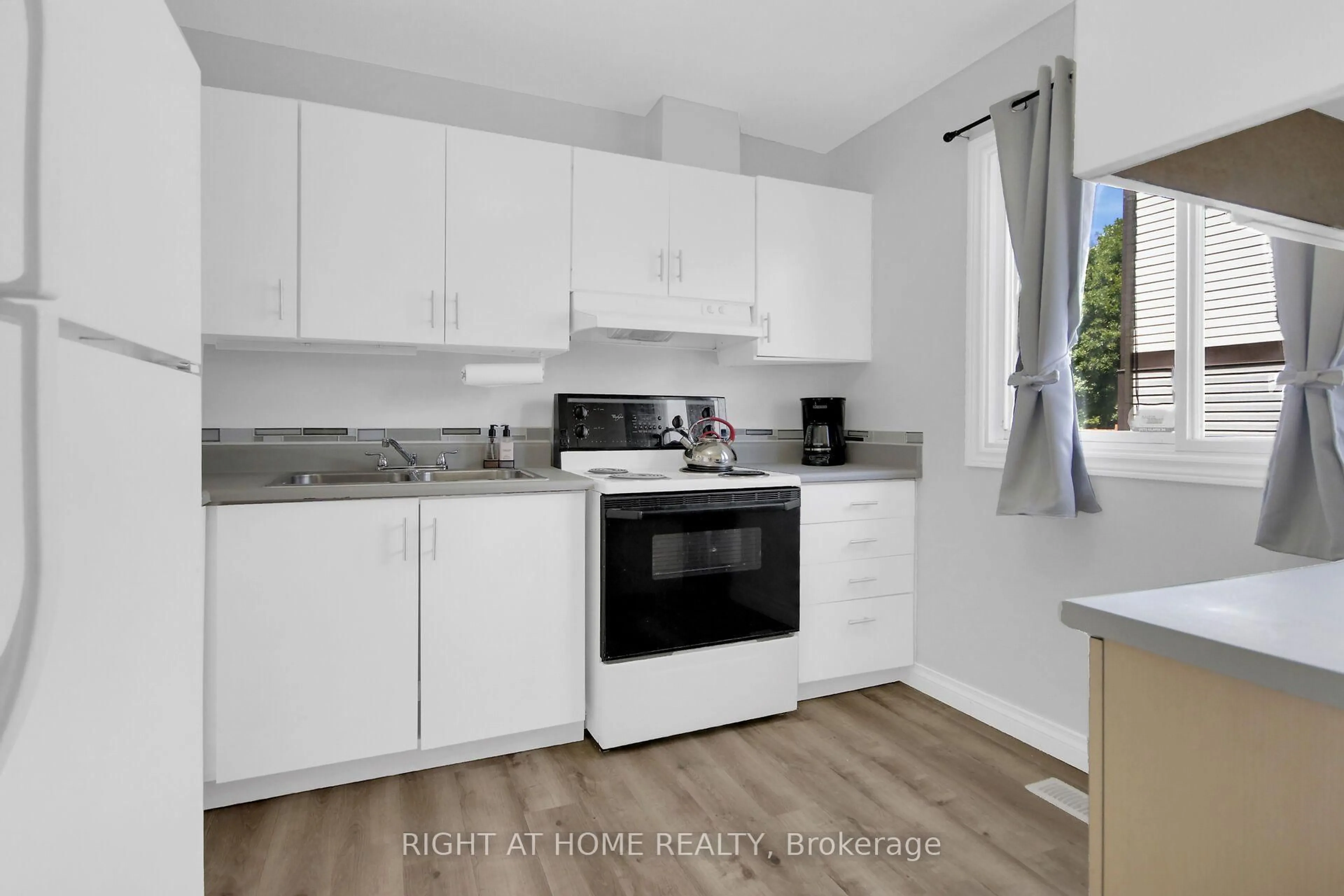 Standard kitchen, unknown for 3516 Aladdin Lane #16, Ottawa Ontario K1T 1E2