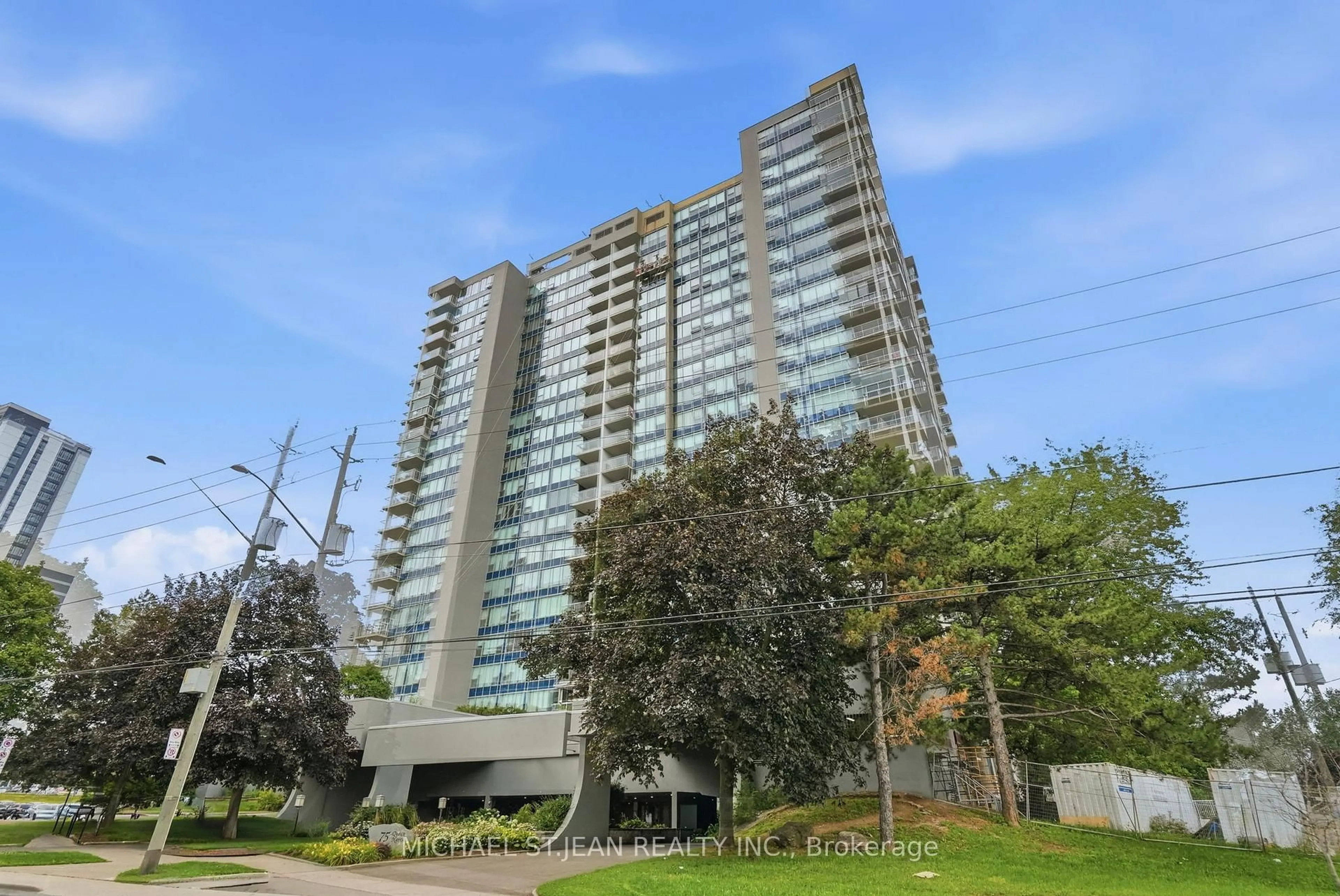Indoor foyer for 75 Queen St #1702, Hamilton Ontario L8R 3J3