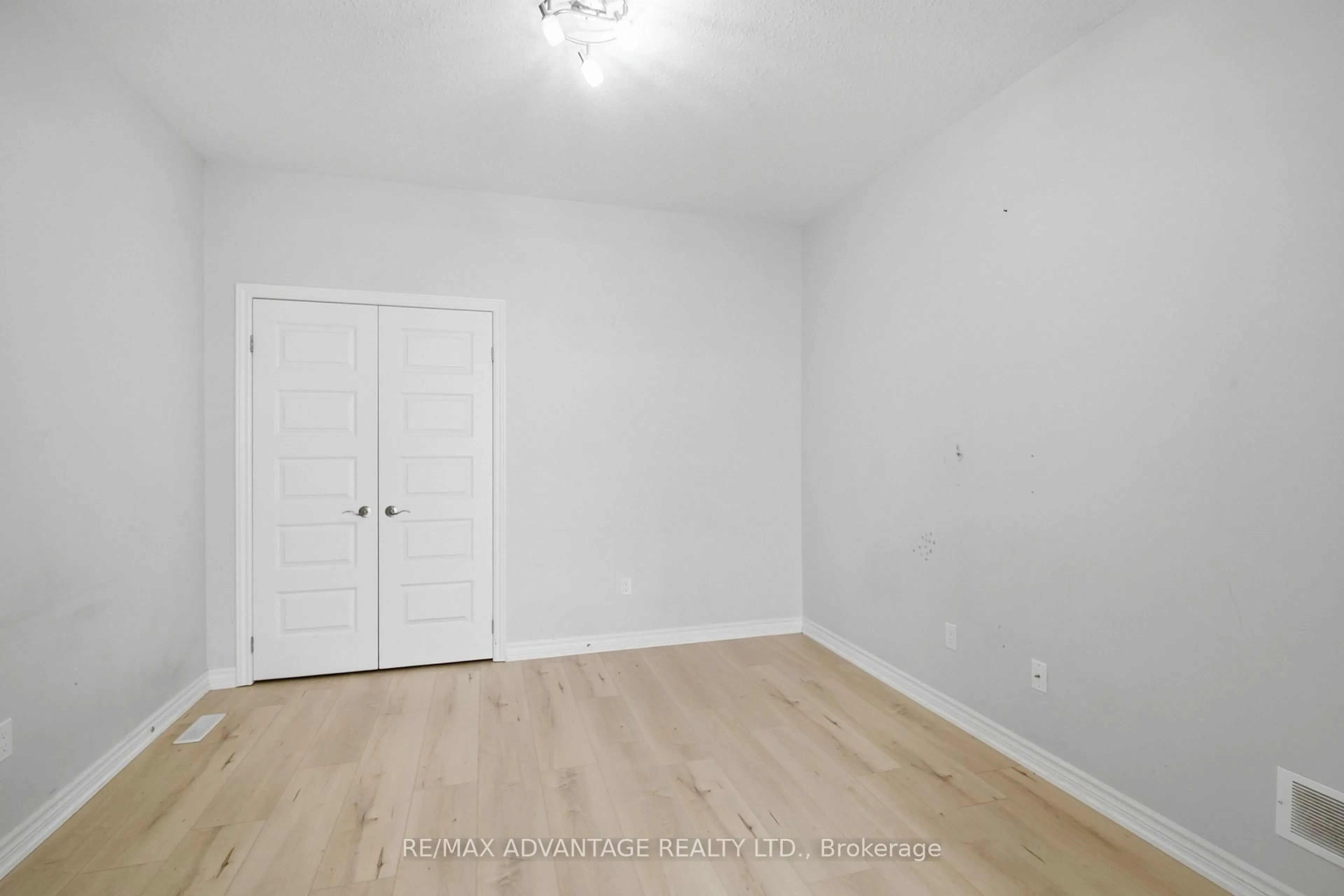 A pic of a room for 3091 Tokala Tr, London North Ontario N6G 0S7