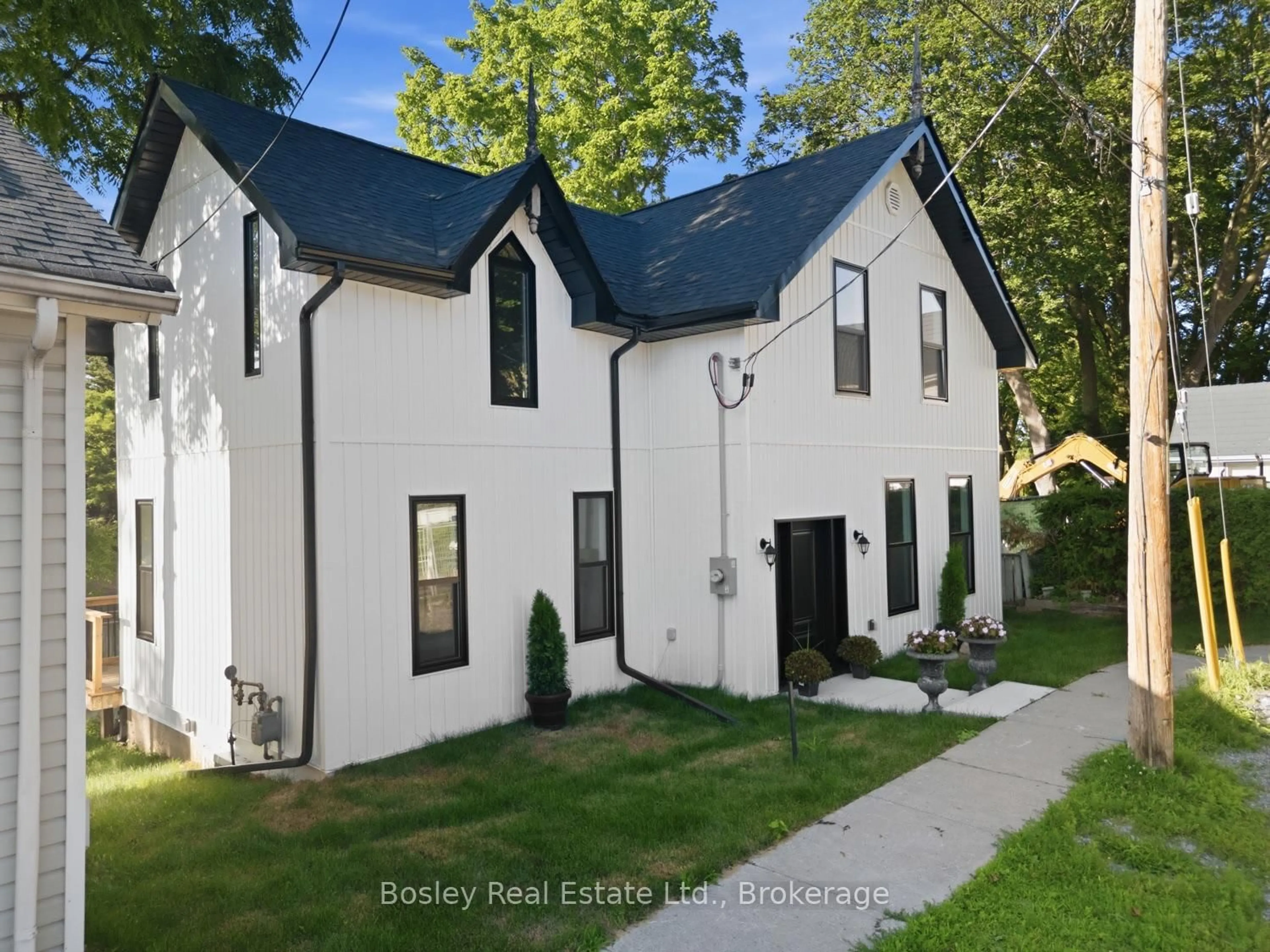 A pic from outside/outdoor area/front of a property/back of a property/a pic from drone, building for 40 Charles St, Port Hope Ontario L1A 1S4