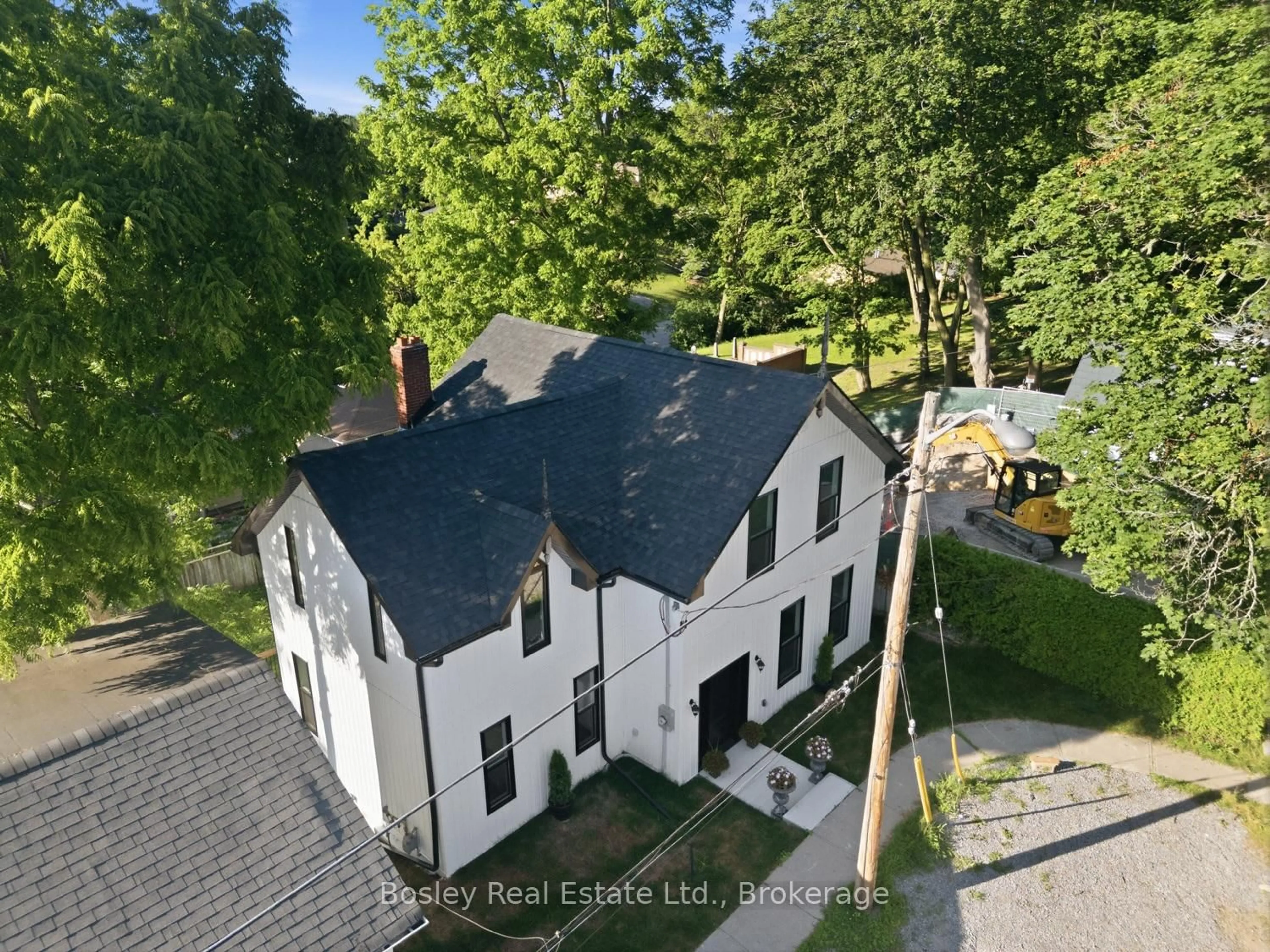 A pic from outside/outdoor area/front of a property/back of a property/a pic from drone, street for 40 Charles St, Port Hope Ontario L1A 1S4
