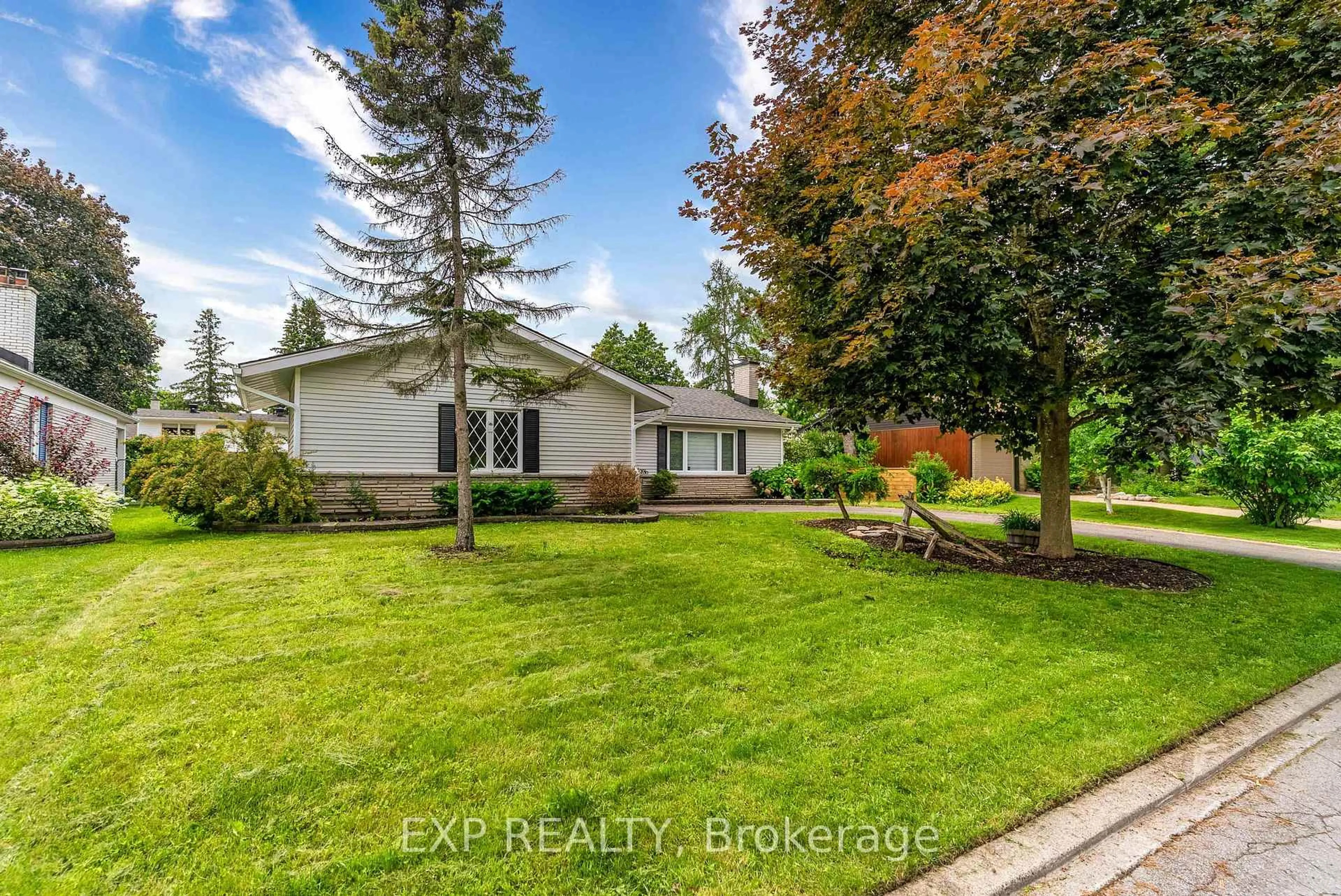 A pic from outside/outdoor area/front of a property/back of a property/a pic from drone, street for 2136 Fillmore Cres, Ottawa Ontario K1J 6A4