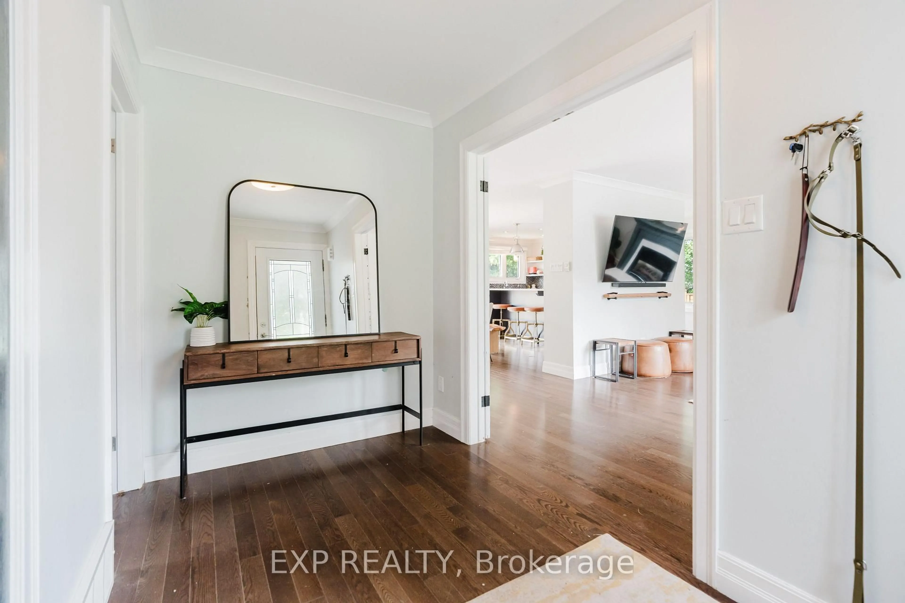 Indoor entryway for 2136 Fillmore Cres, Ottawa Ontario K1J 6A4