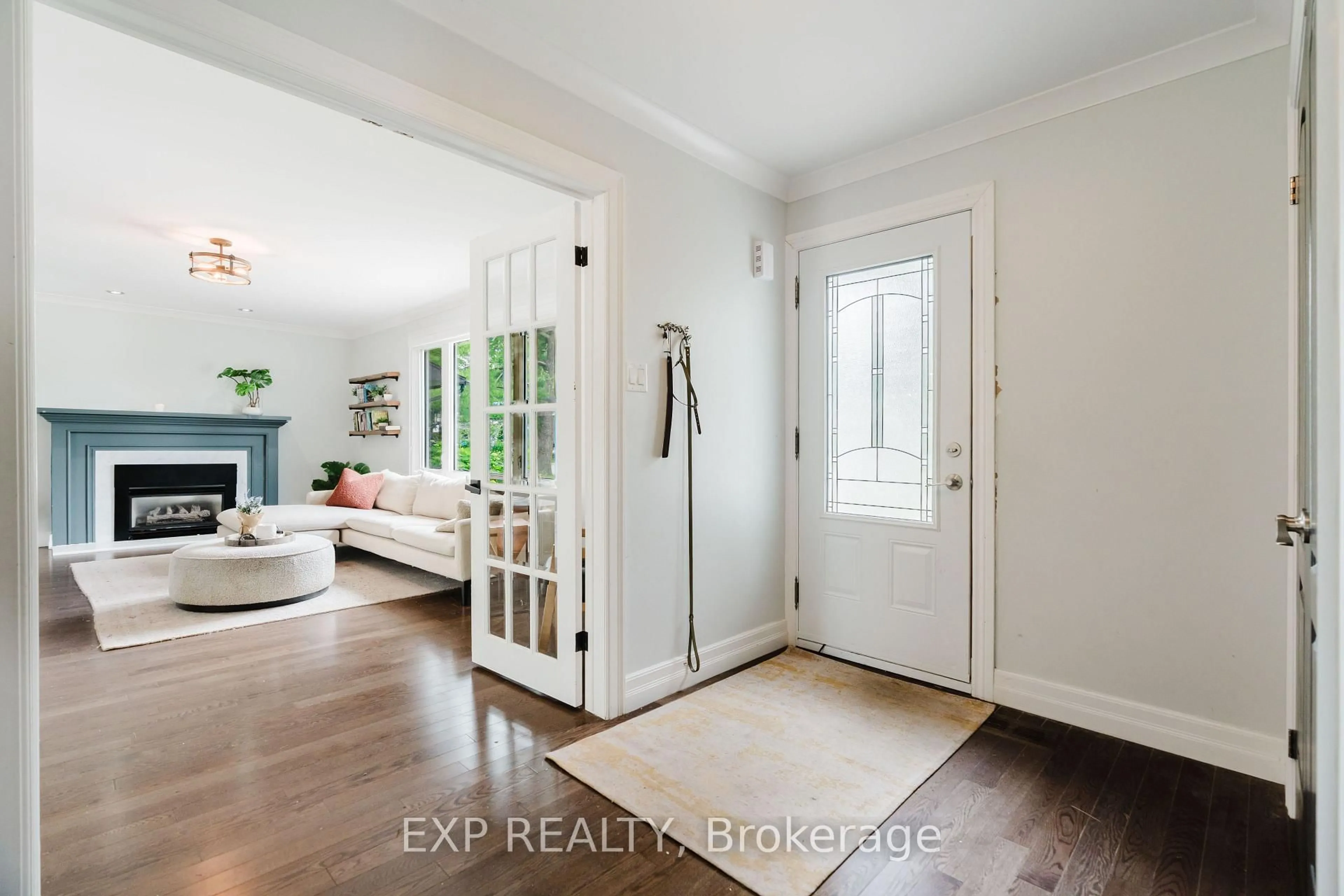 Indoor entryway for 2136 Fillmore Cres, Ottawa Ontario K1J 6A4