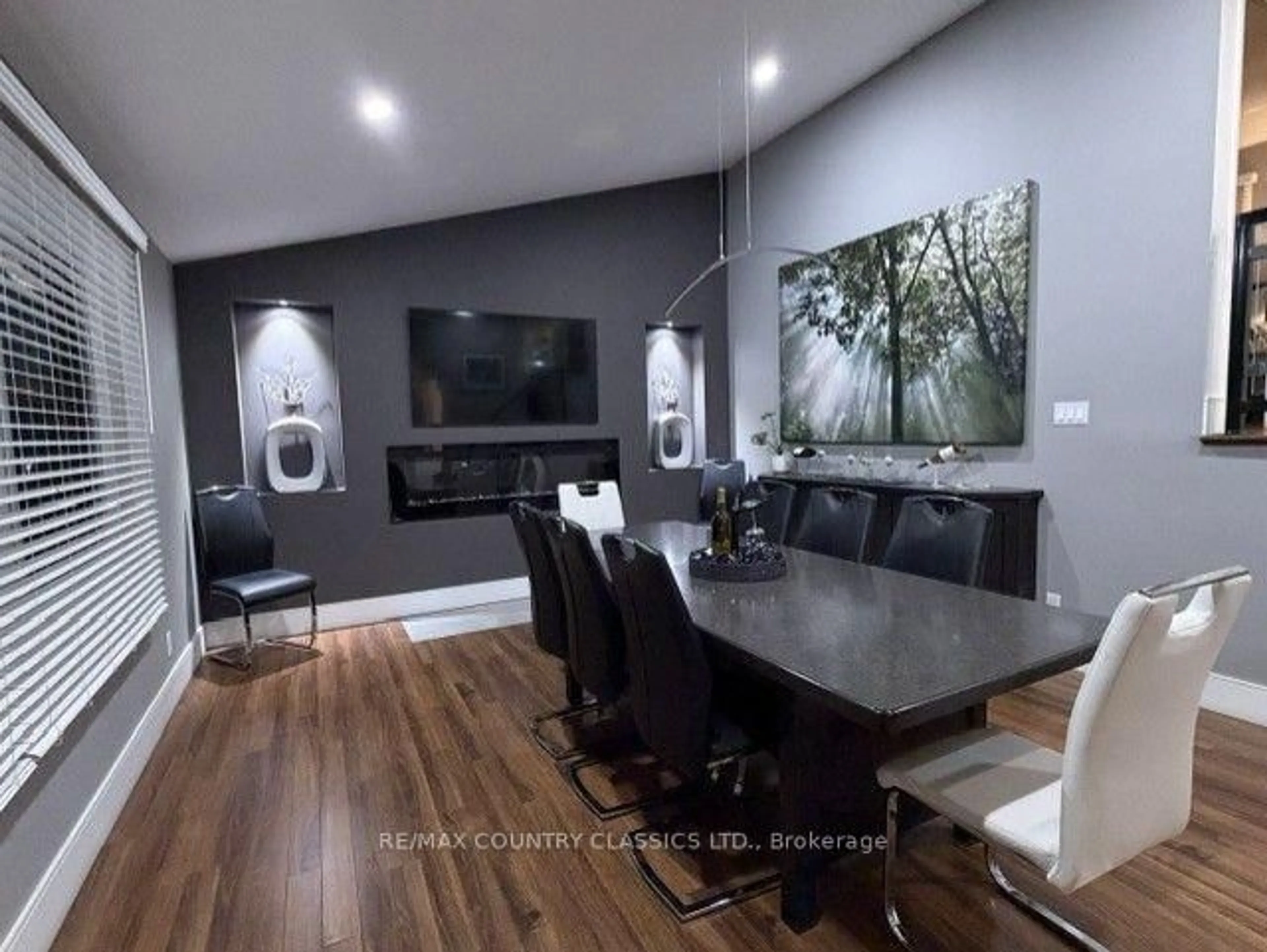 Dining room, wood/laminate floor for 158 Bridge St, Bancroft Ontario K0L 1C0