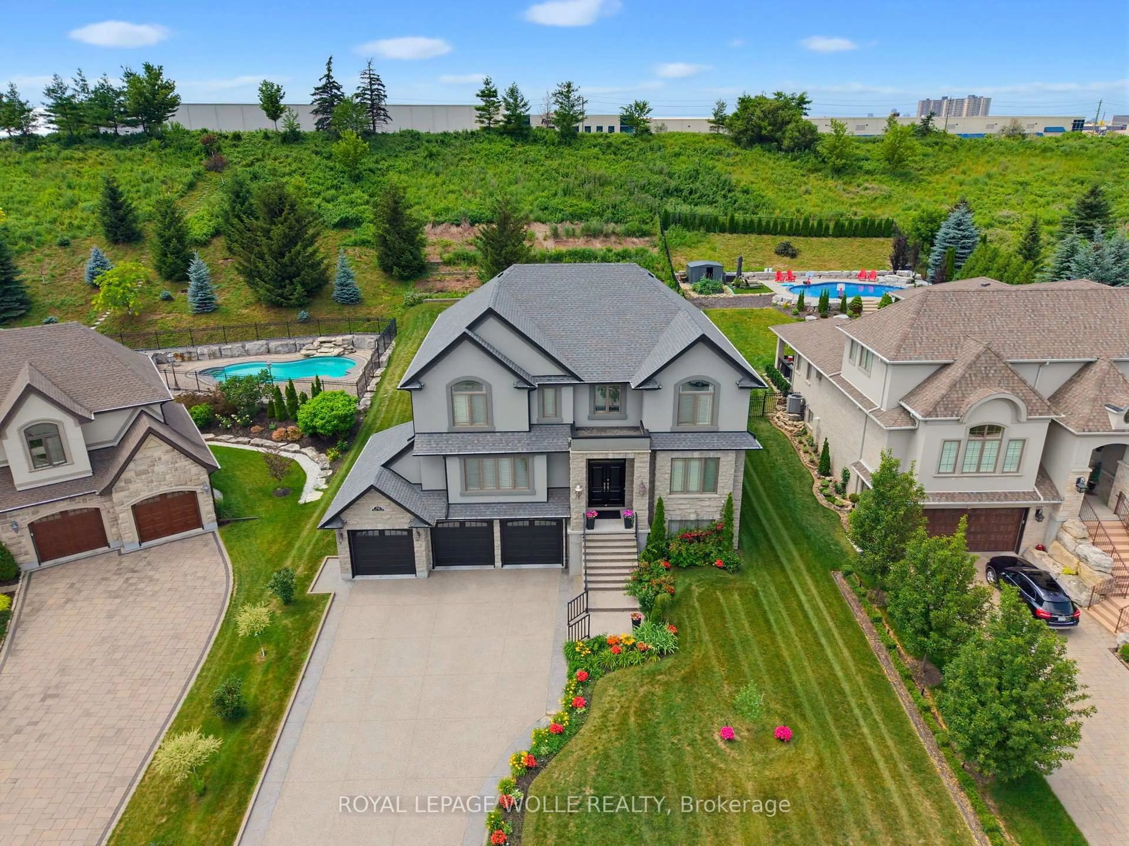 A pic from outside/outdoor area/front of a property/back of a property/a pic from drone, water/lake/river/ocean view for 38 River Valley Dr, Kitchener Ontario N2C 2V6