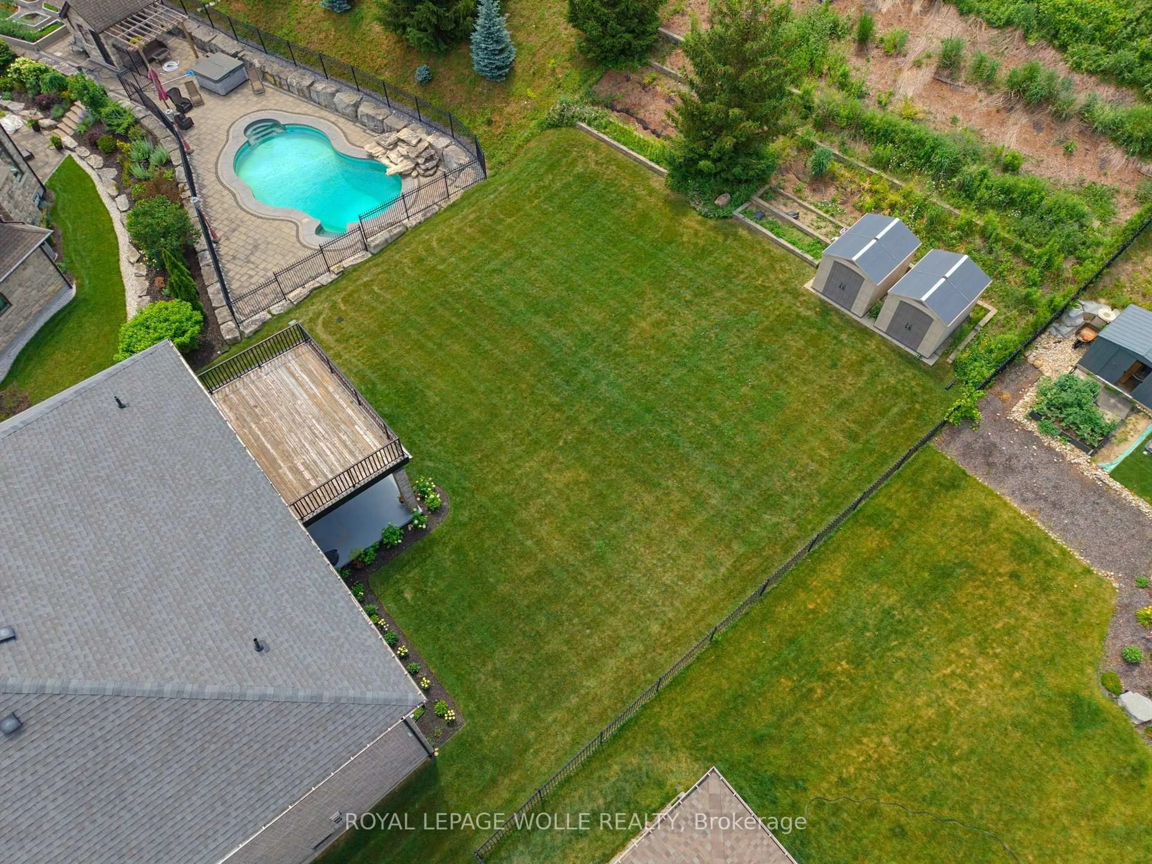 A pic from outside/outdoor area/front of a property/back of a property/a pic from drone, water/lake/river/ocean view for 38 River Valley Dr, Kitchener Ontario N2C 2V6