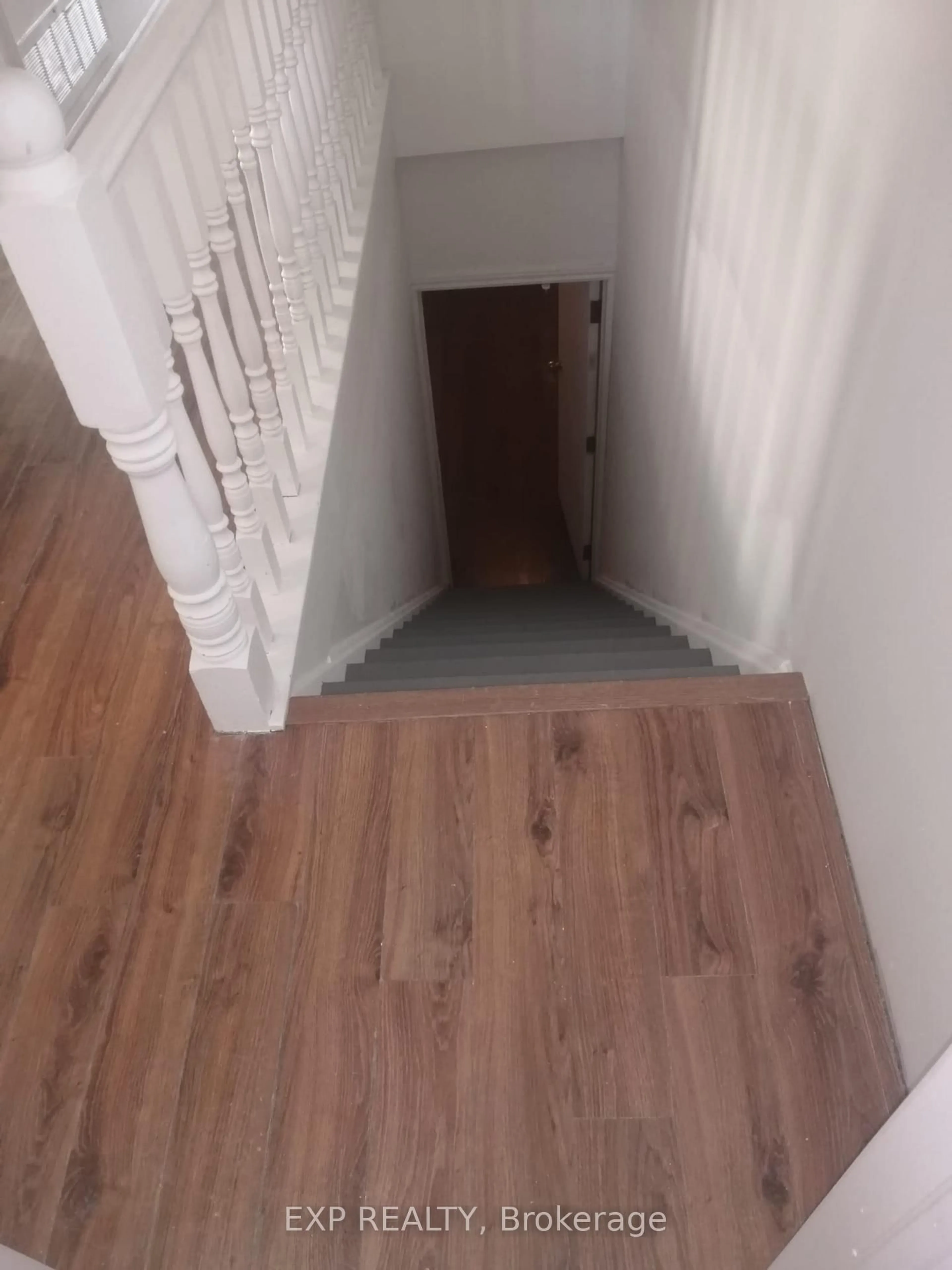 Stairs for 65 Kinrade Ave, Hamilton Ontario L8L 6L5