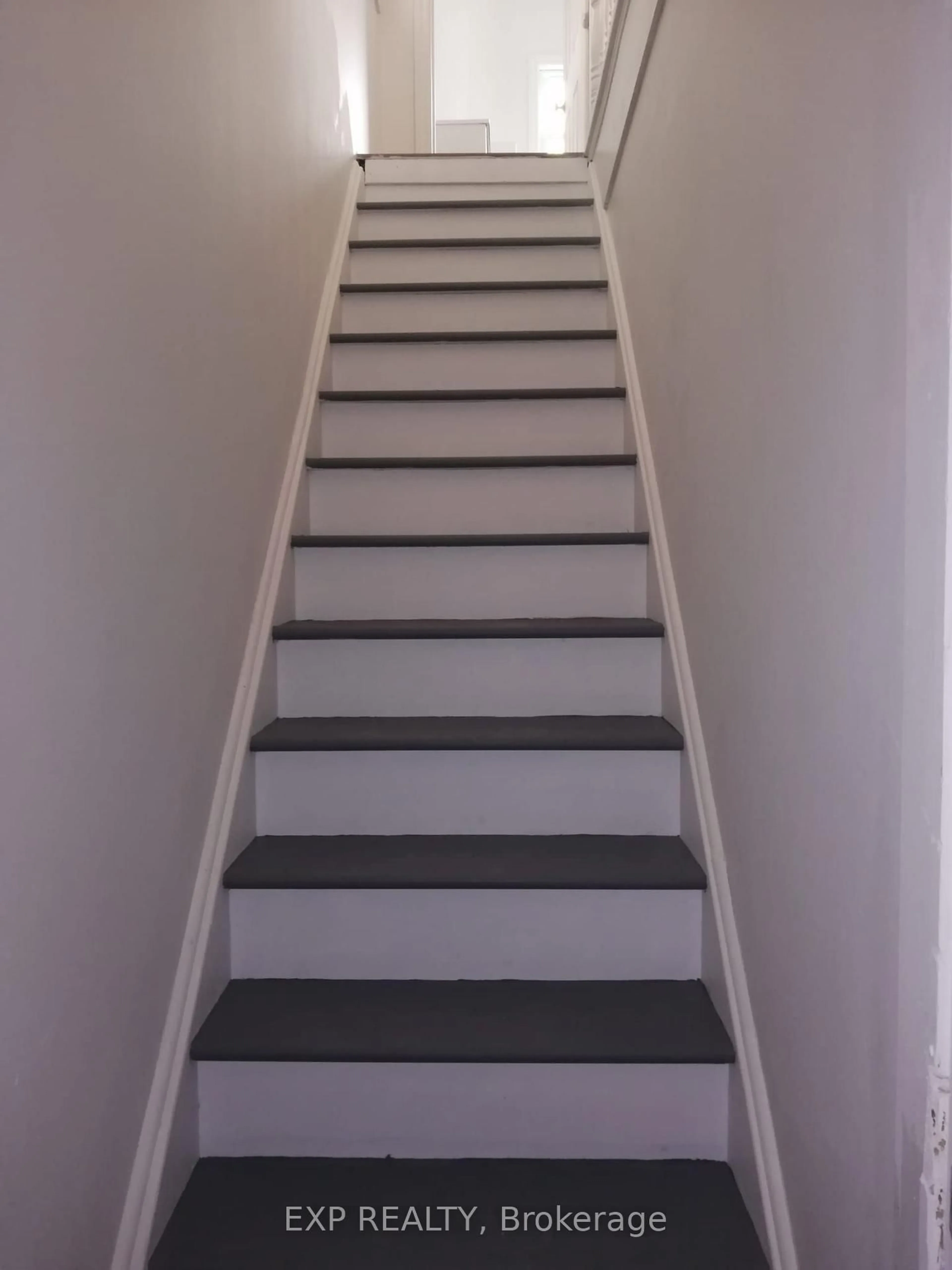 Stairs for 65 Kinrade Ave, Hamilton Ontario L8L 6L5