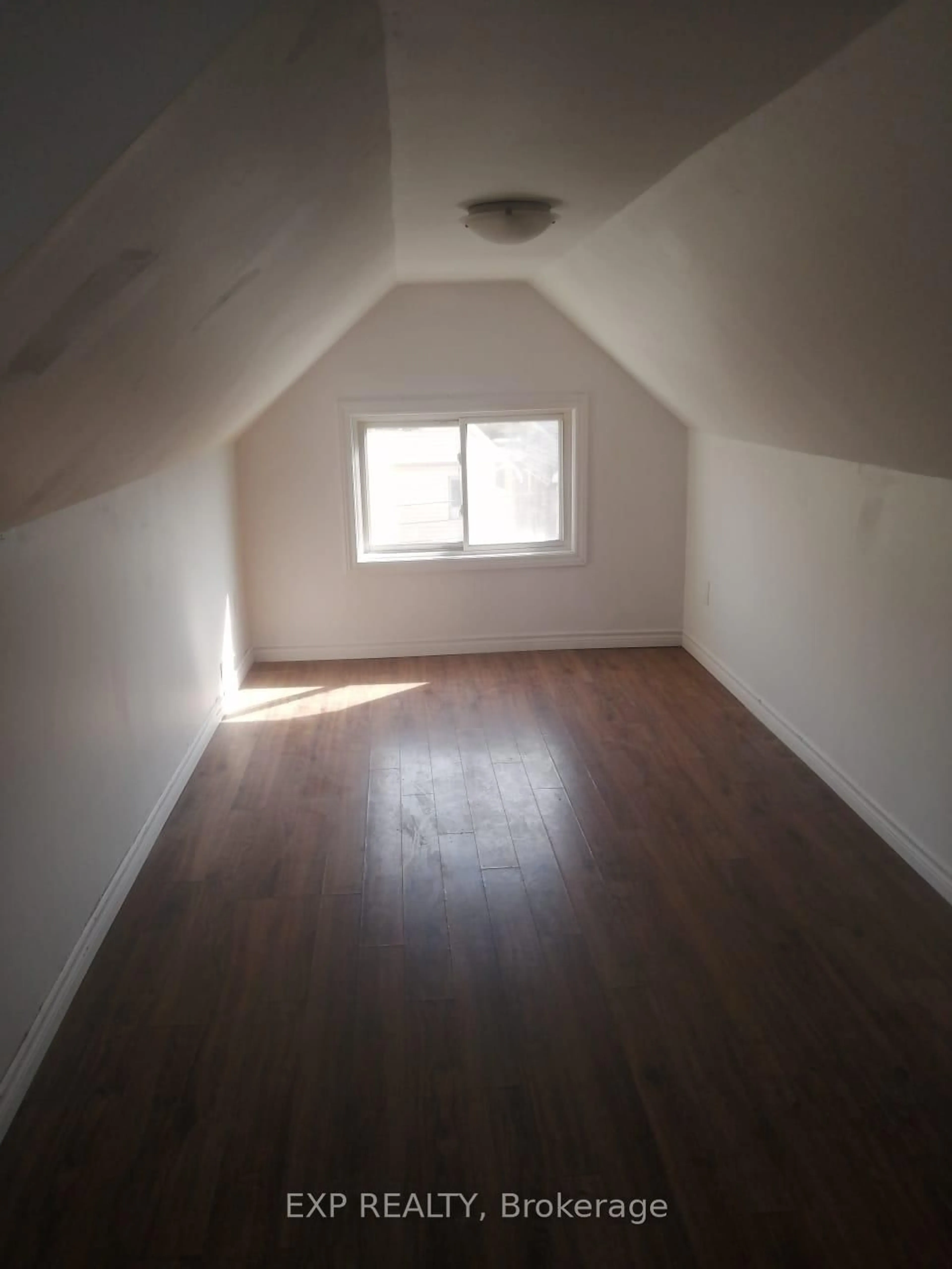 A pic of a room for 65 Kinrade Ave, Hamilton Ontario L8L 6L5