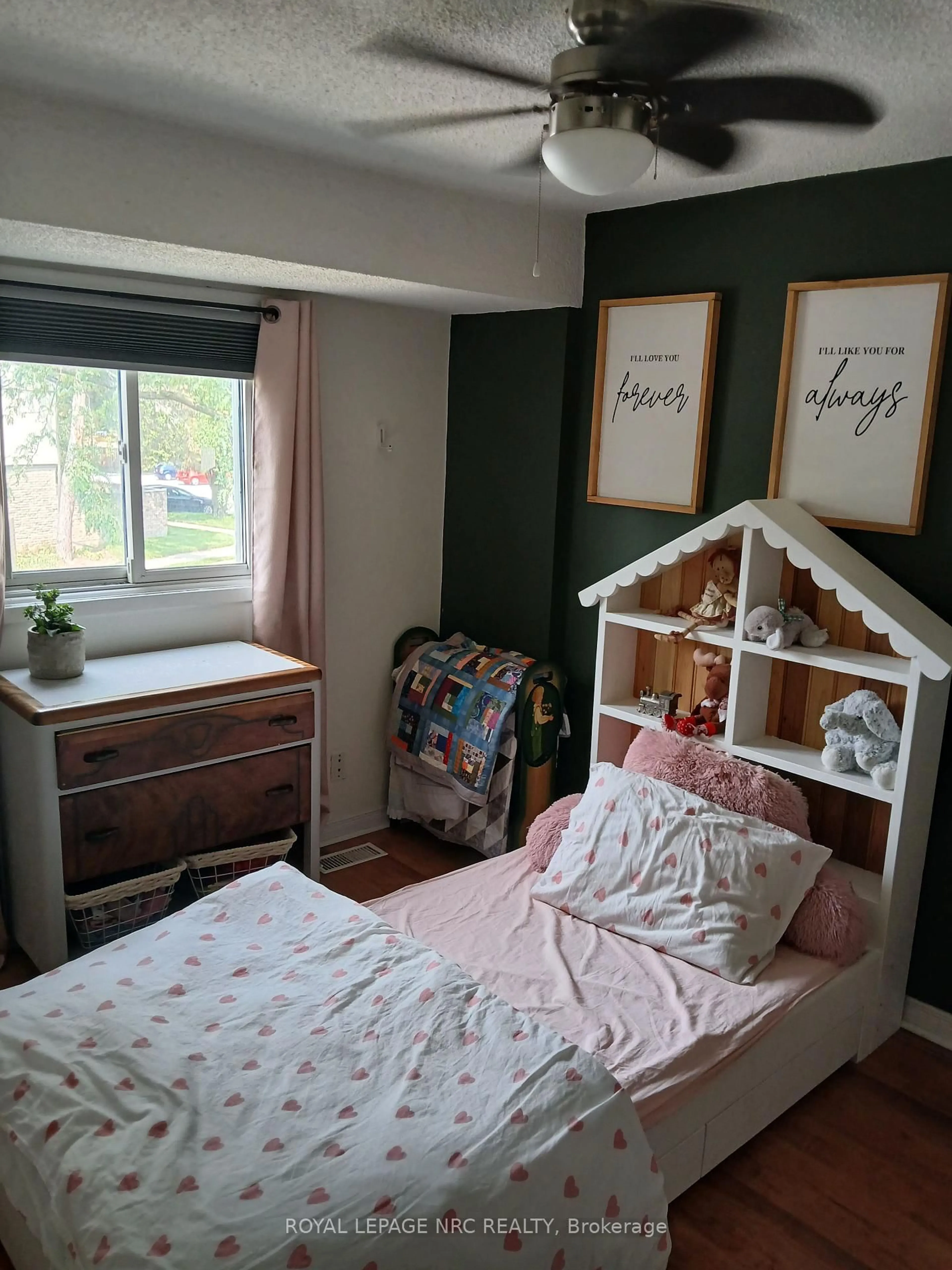 Bedroom with bed, wood/laminate floor for 302 Vine St #31, St. Catharines Ontario L2M 7M6