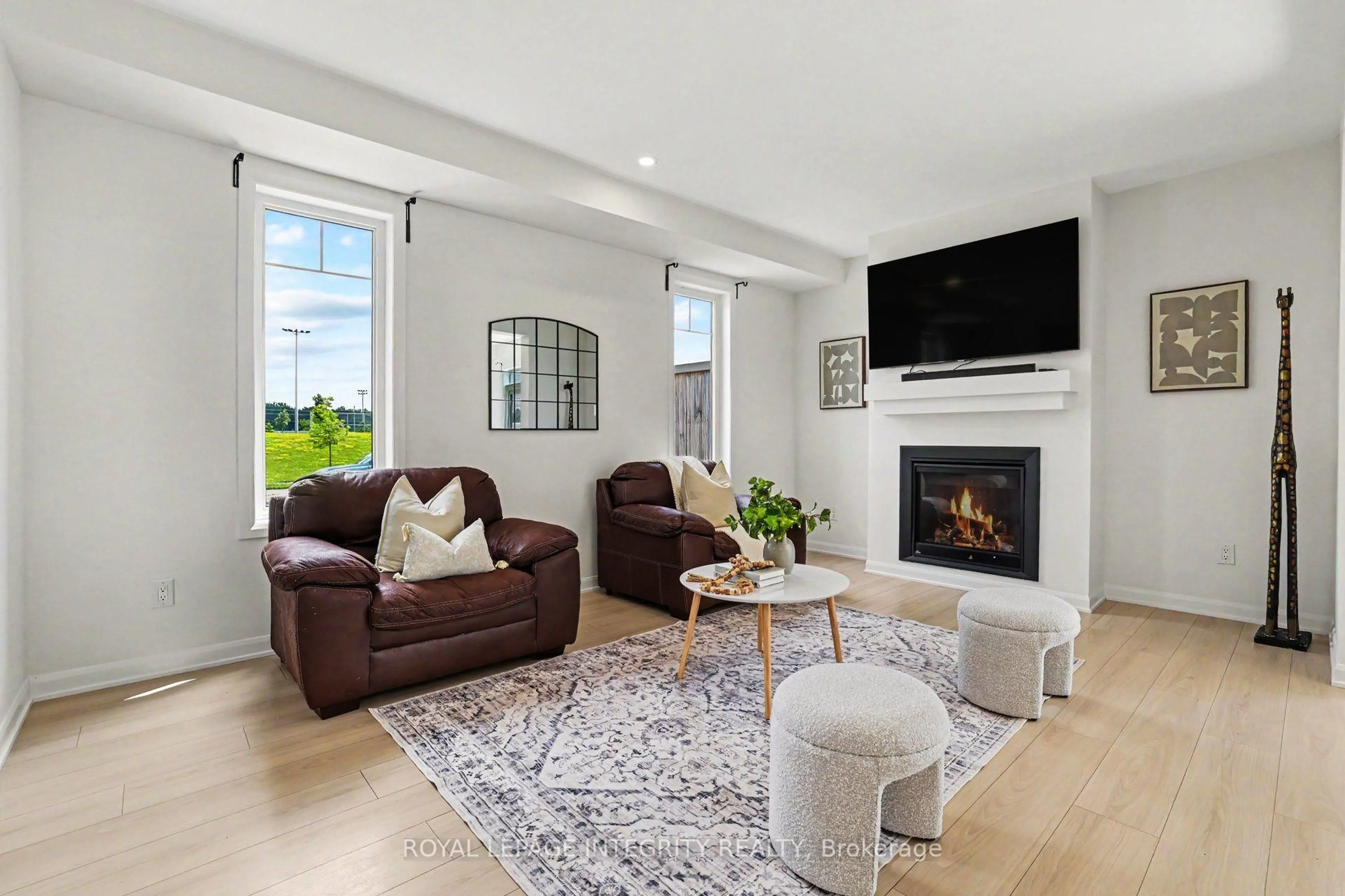 Living room with furniture, unknown for 301 Cloyne Cres, Ottawa Ontario K2J 6W3
