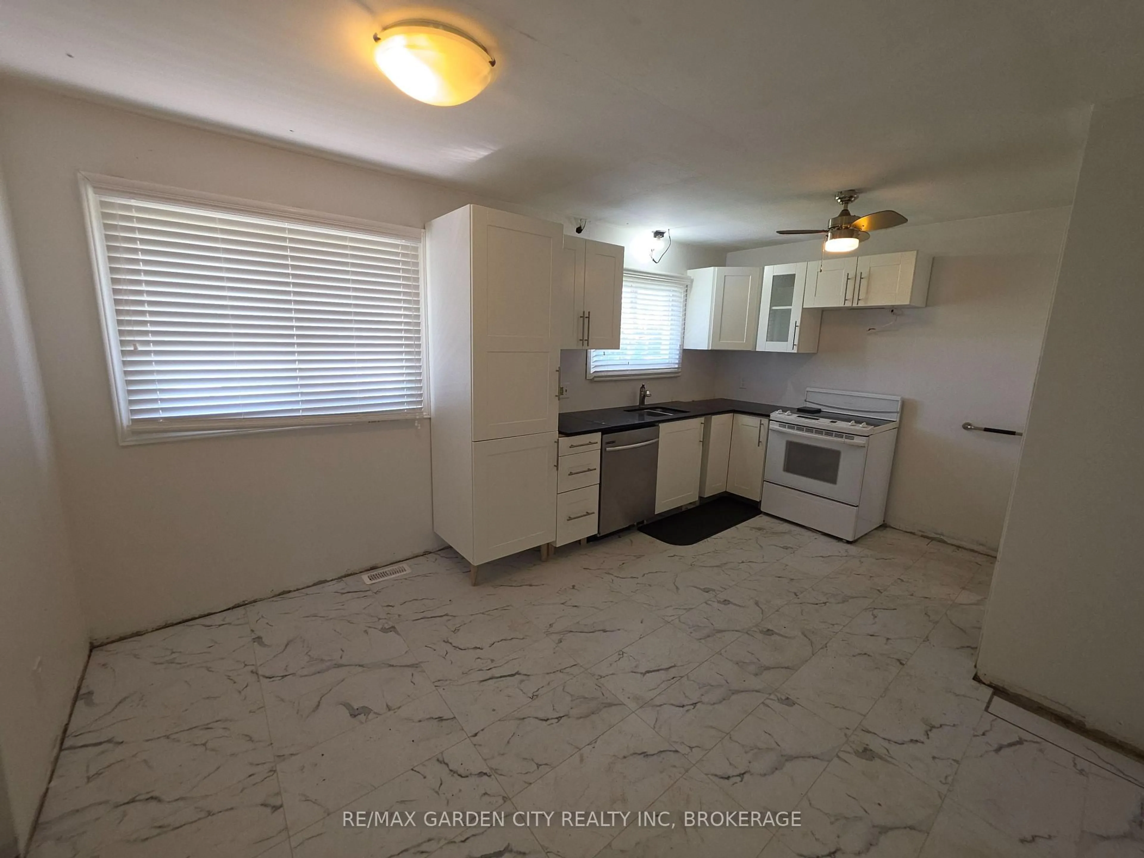 Standard kitchen, unknown for 316 Davis St, Thorold Ontario L2V 1G1