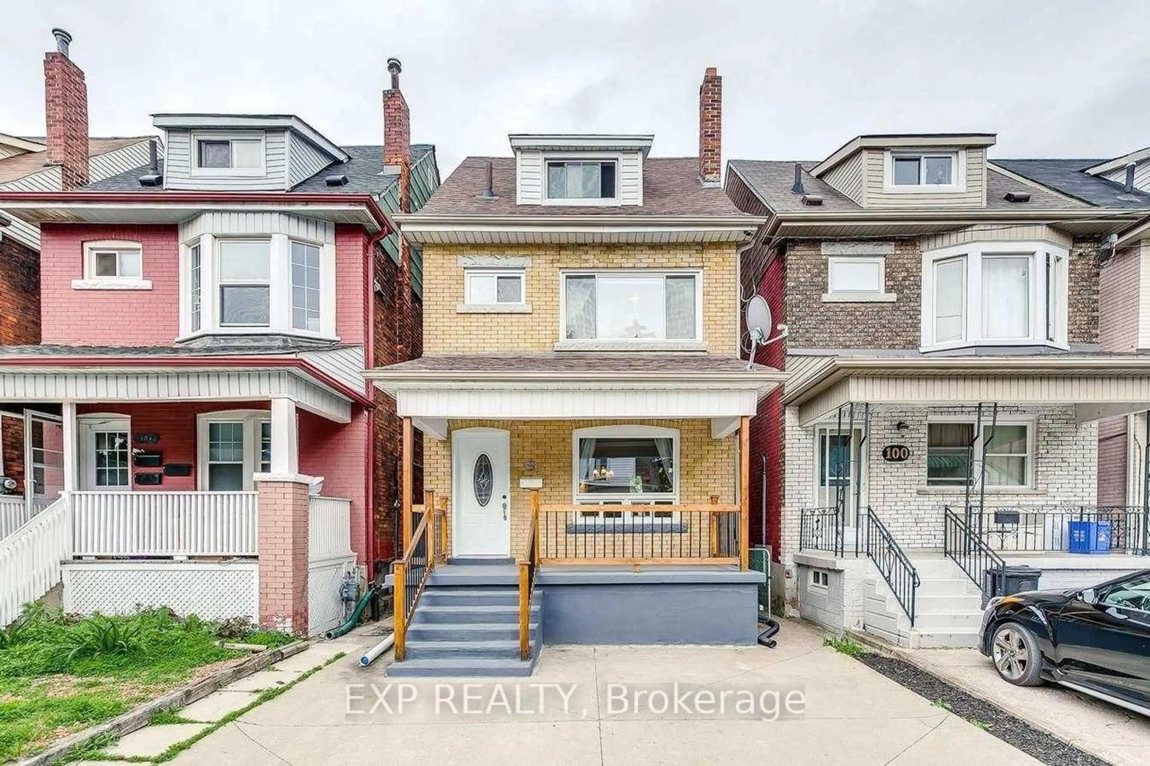 Home with brick exterior material, street for 102 Rosslyn Ave, Hamilton Ontario L8L 7P4