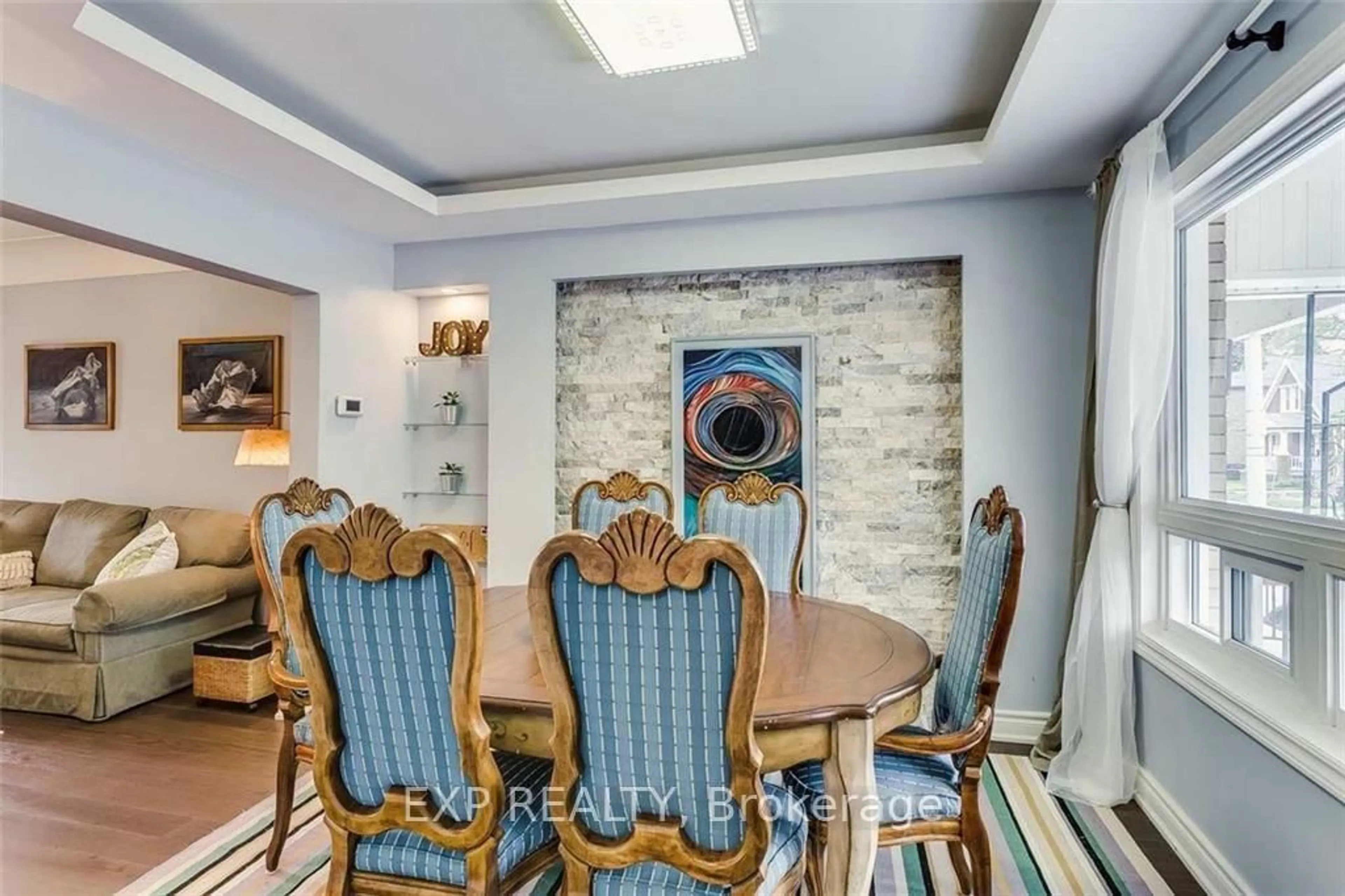 Dining room, ceramic/tile floor for 102 Rosslyn Ave, Hamilton Ontario L8L 7P4